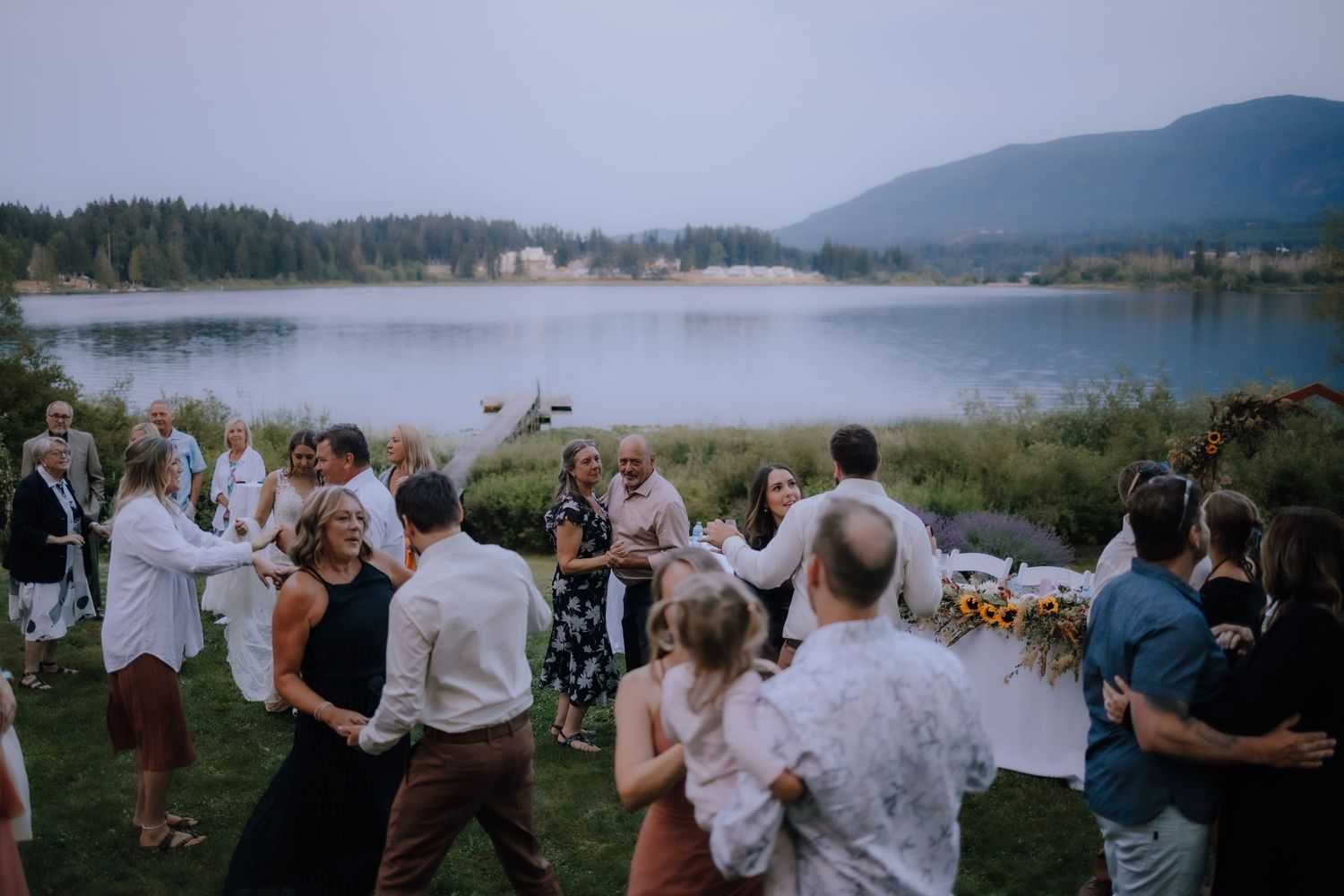 wedding reception, nanaimo wedding, vancouver island photographer, summer wedding, outdoor wedding, backyard ceremony, sunset, first dance