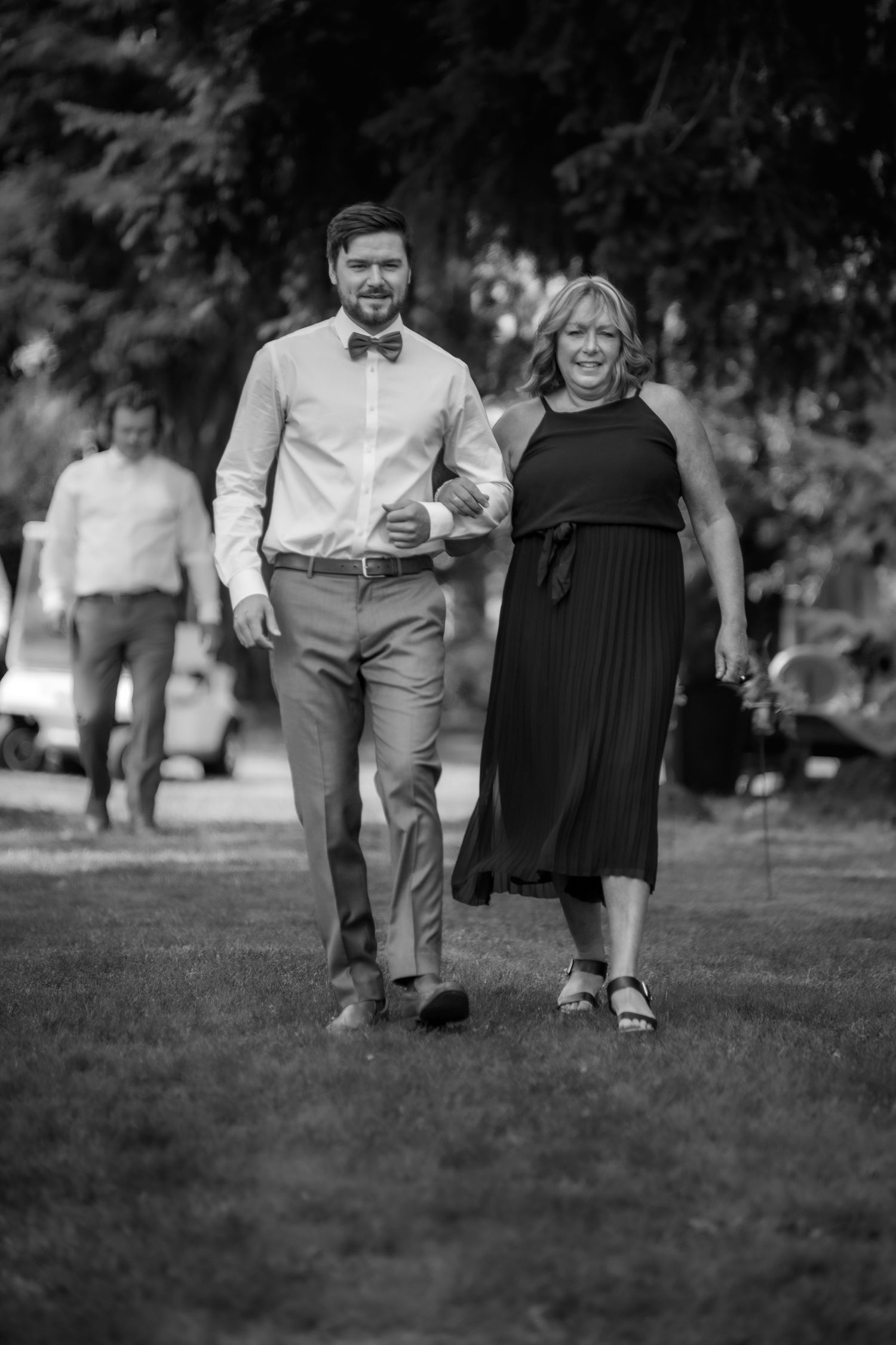Nanaimo wedding, ceremony, summer wedding, vancouver island photographer, bride and groom, brannen lake, nanaimo photography, backyard
