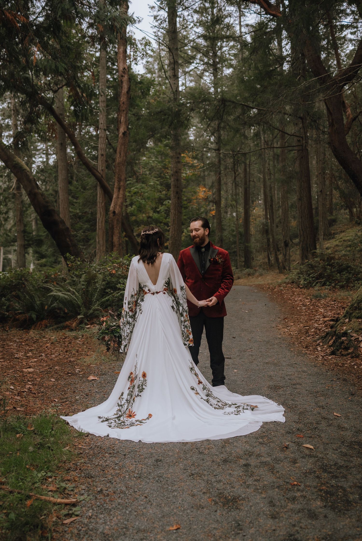 wedding portraits at Moorecroft Park in Nanoose Bay on Vancouver island