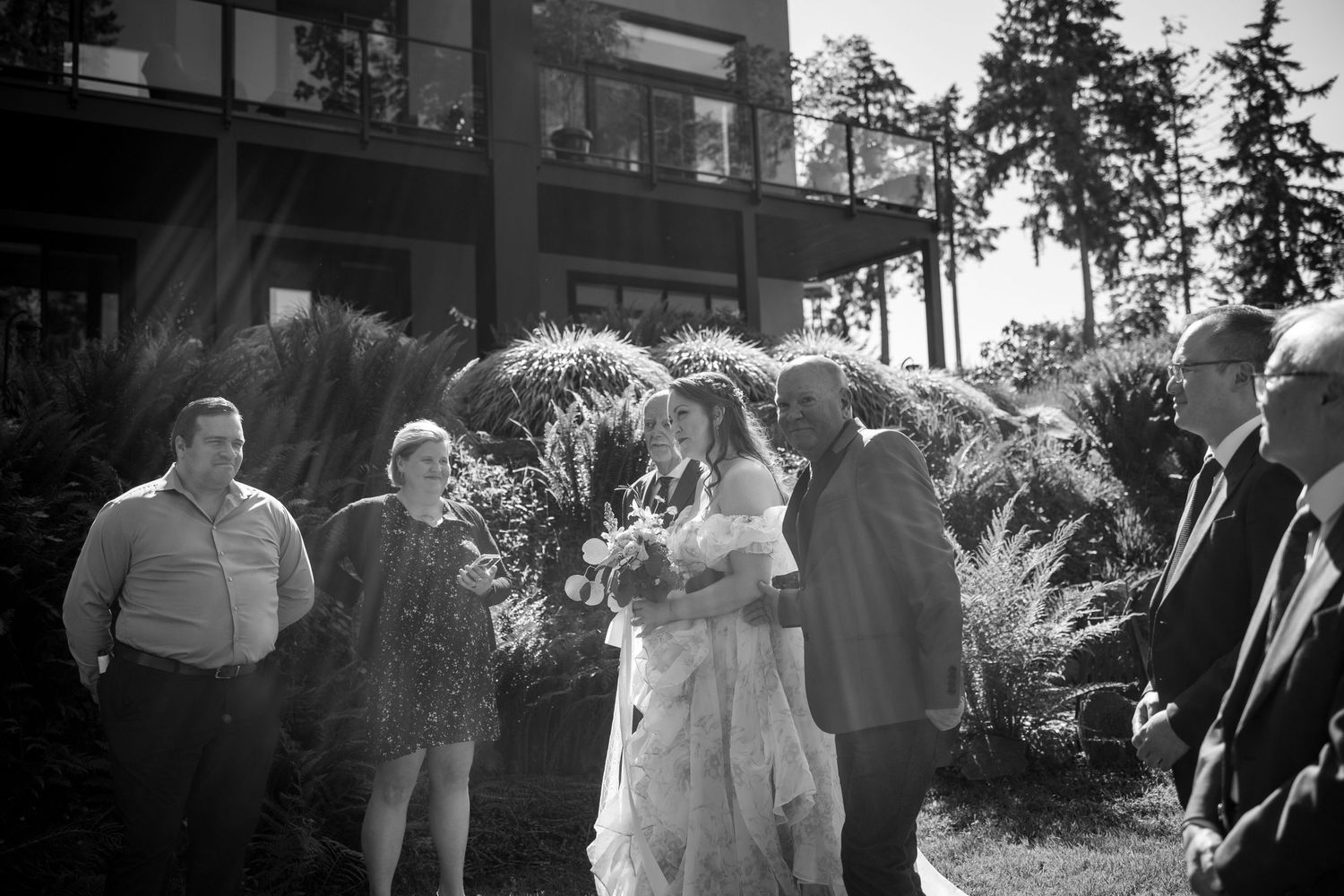 Chemainus wedding, intimate elopement, nanaimo photography, Vancouver Island photographer, Pacific Northwest, backyard wedding ceremony