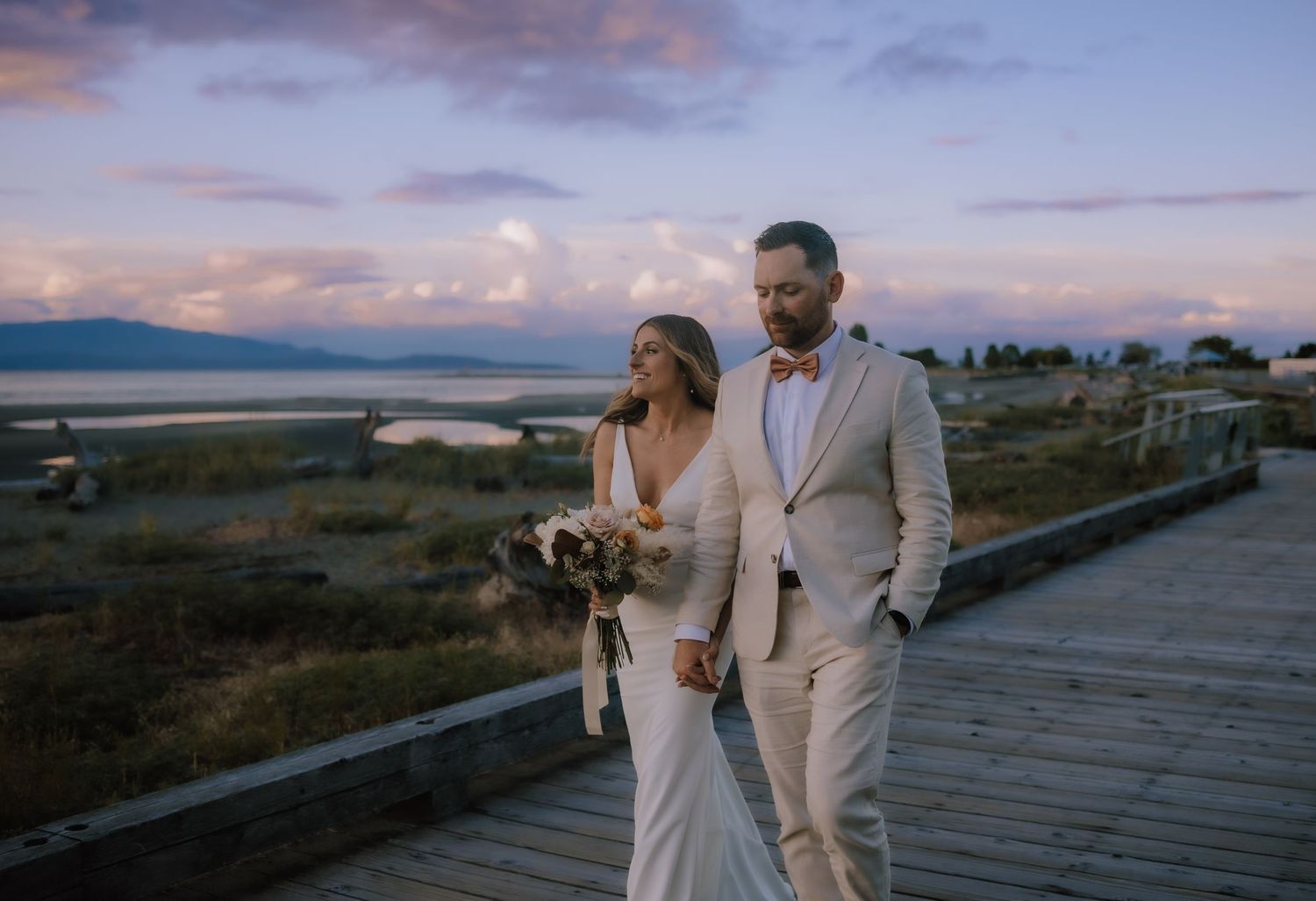 golden hour, sunset wedding photos, beach wedding photography, parksville wedding, vancouver island wedding photographer, outdoor wedding