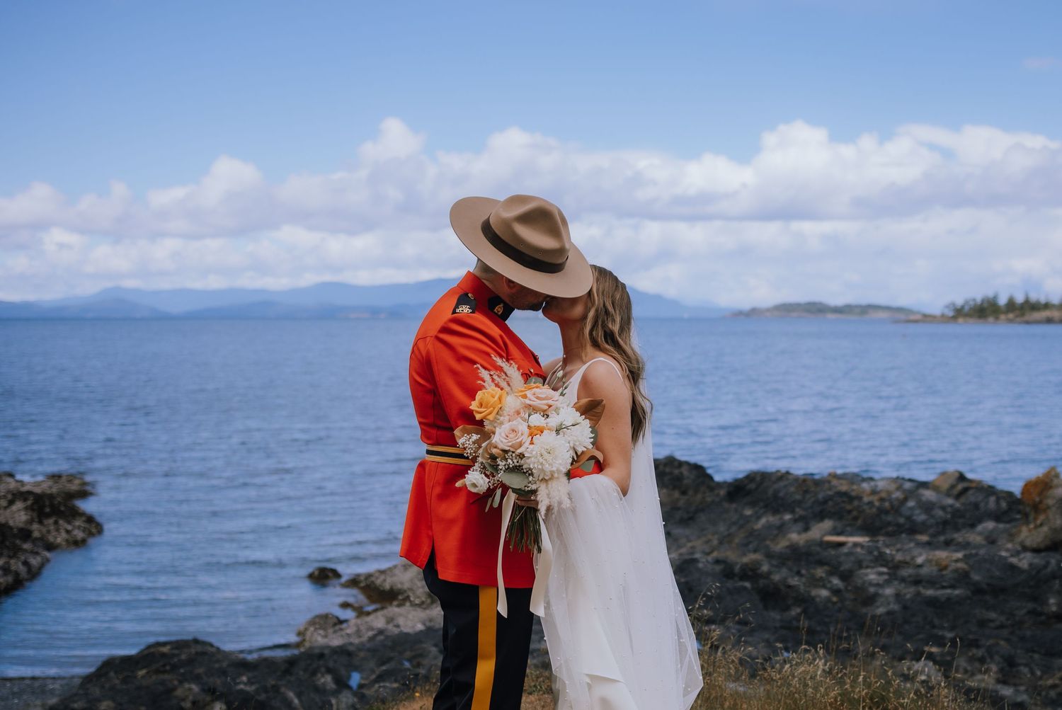 Nanaimo photographer, Vancouver Island wedding, spring wedding, wedding photography, bride and groom portraits