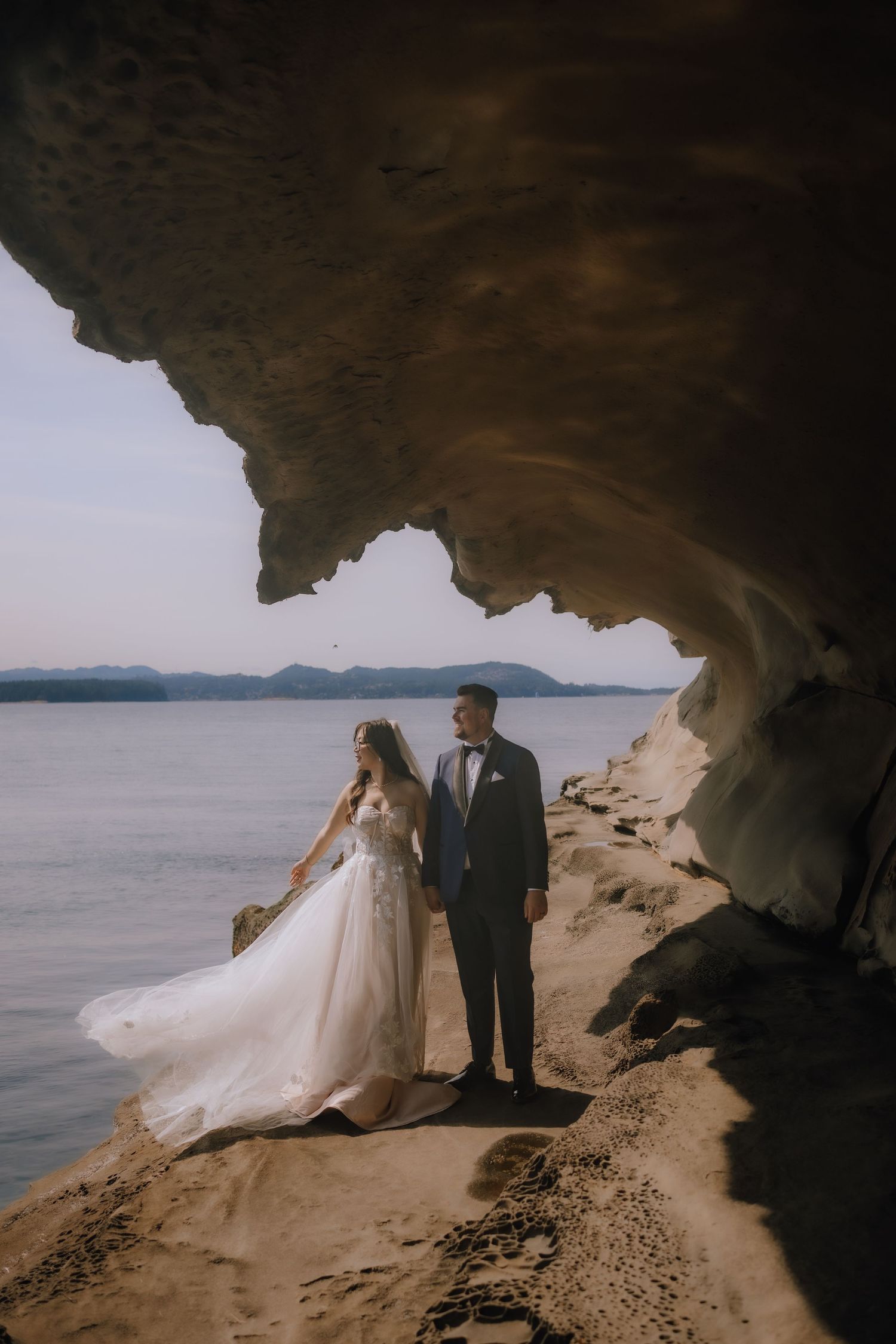 Gabriola Island Wedding Photographer, Bridal portraits, Malaspina galleries, sandstone, elopement photography, champagne spray