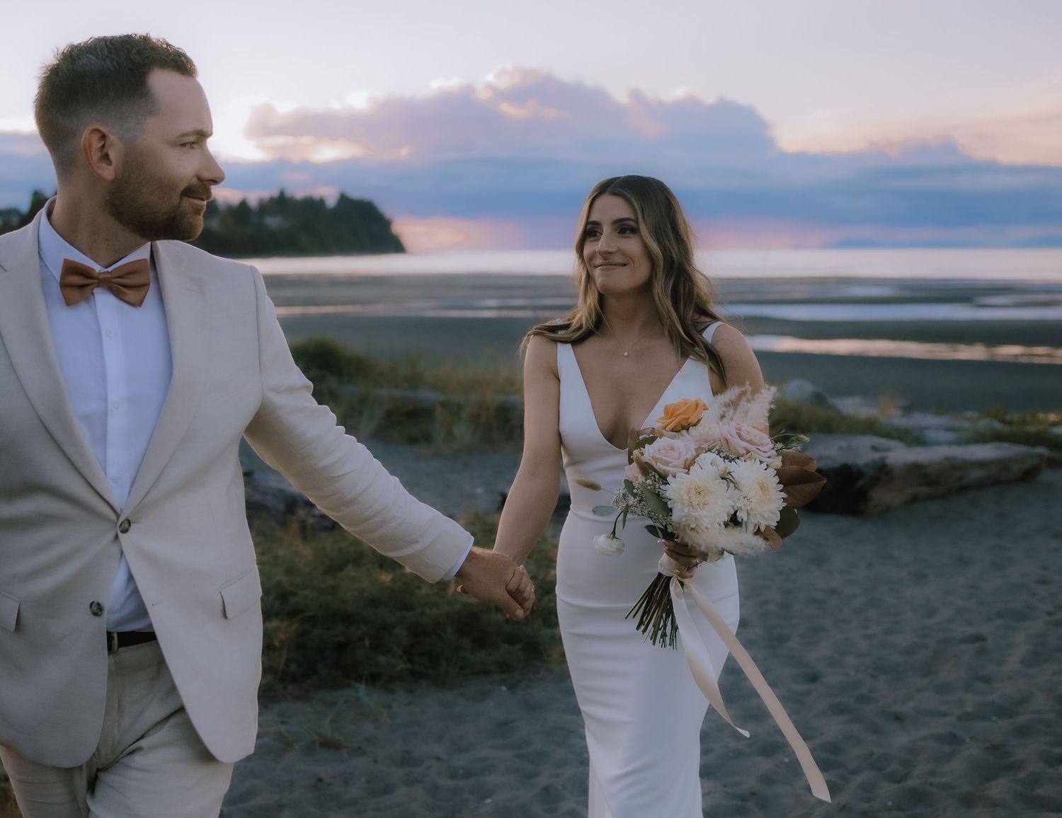 golden hour, sunset wedding photos, beach wedding photography, parksville wedding, vancouver island wedding photographer, outdoor wedding
