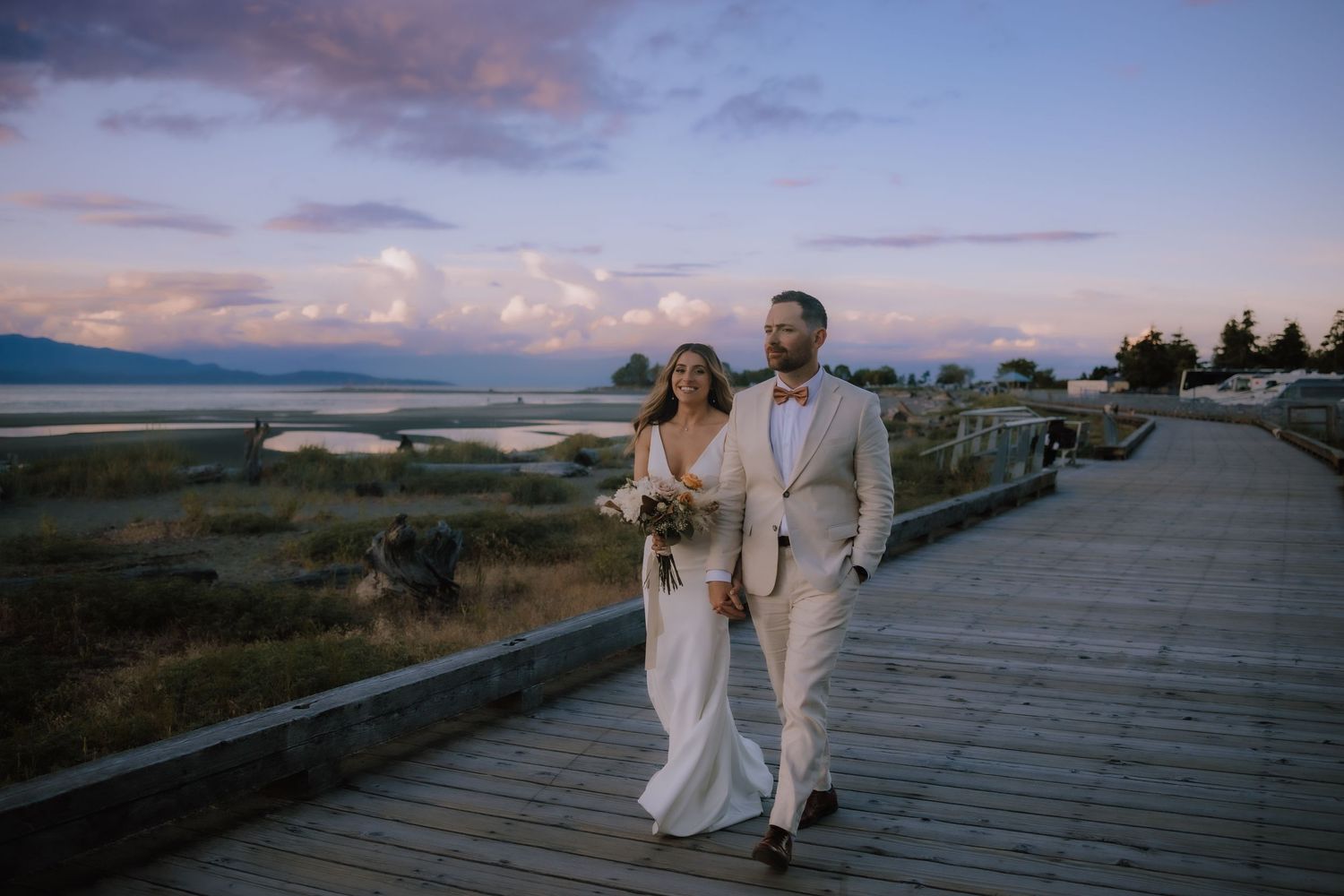 golden hour, sunset wedding photos, beach wedding photography, parksville wedding, vancouver island wedding photographer, outdoor wedding