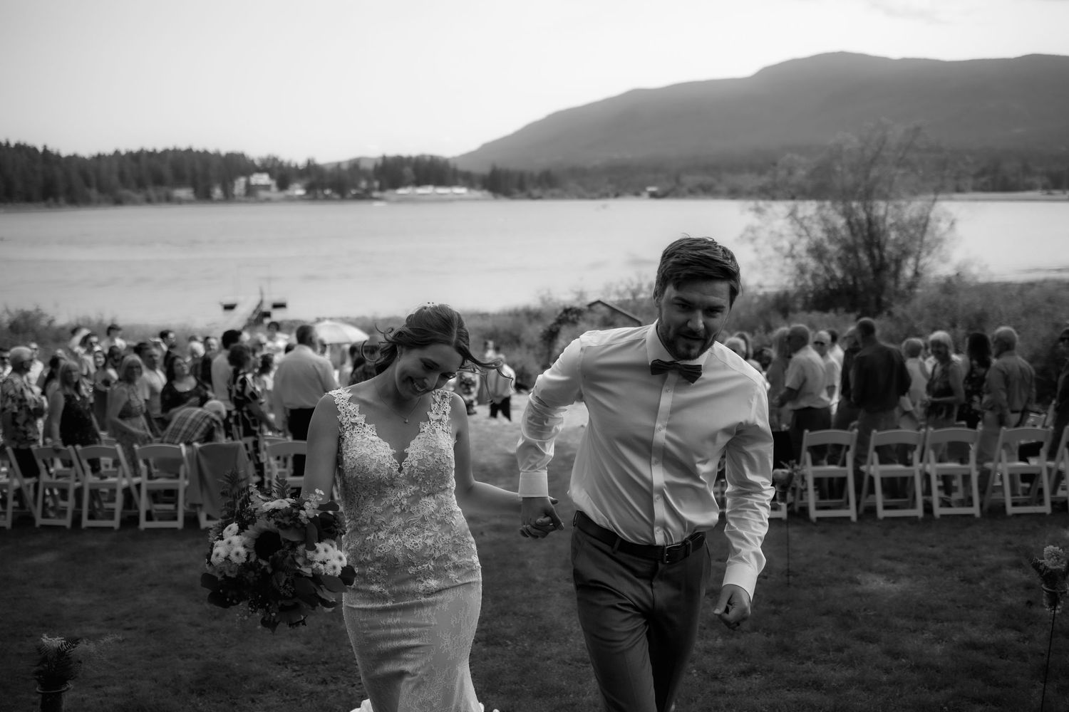 Nanaimo wedding, ceremony, summer wedding, vancouver island photographer, bride and groom, brannen lake, nanaimo photography, backyard