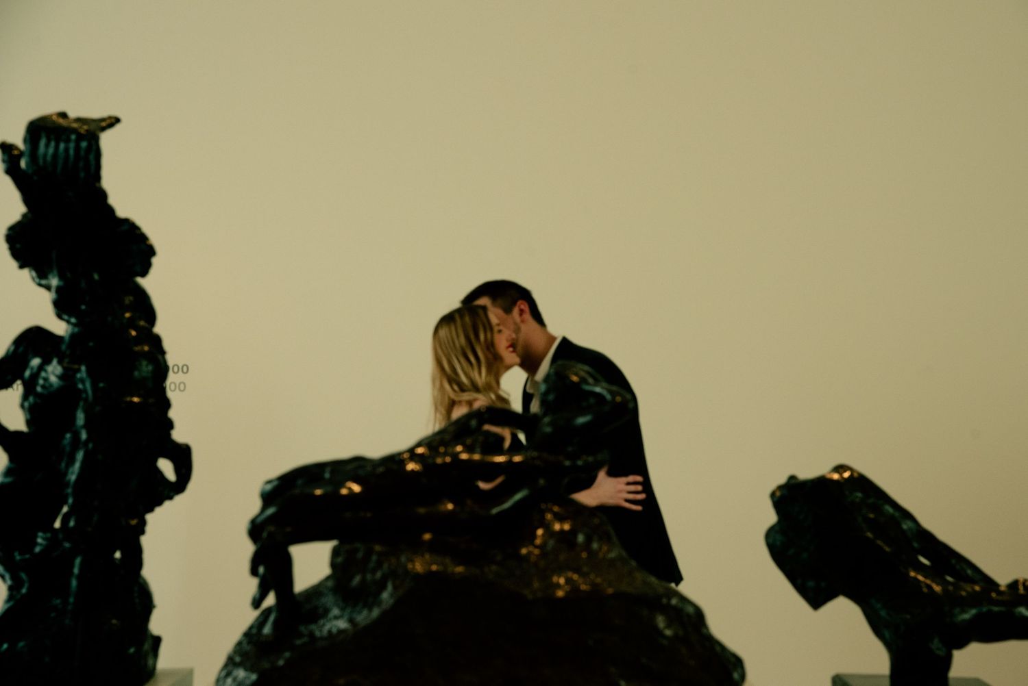 Couples photos at the NC Museum of Art in Raleigh, NC