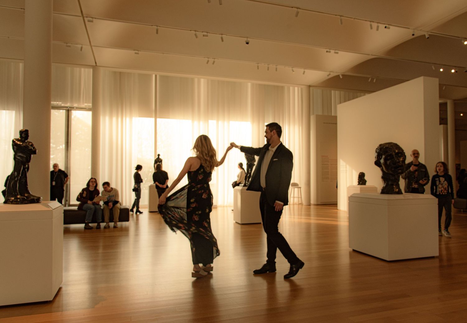 Couples photos at the NC Museum of Art in Raleigh, NC