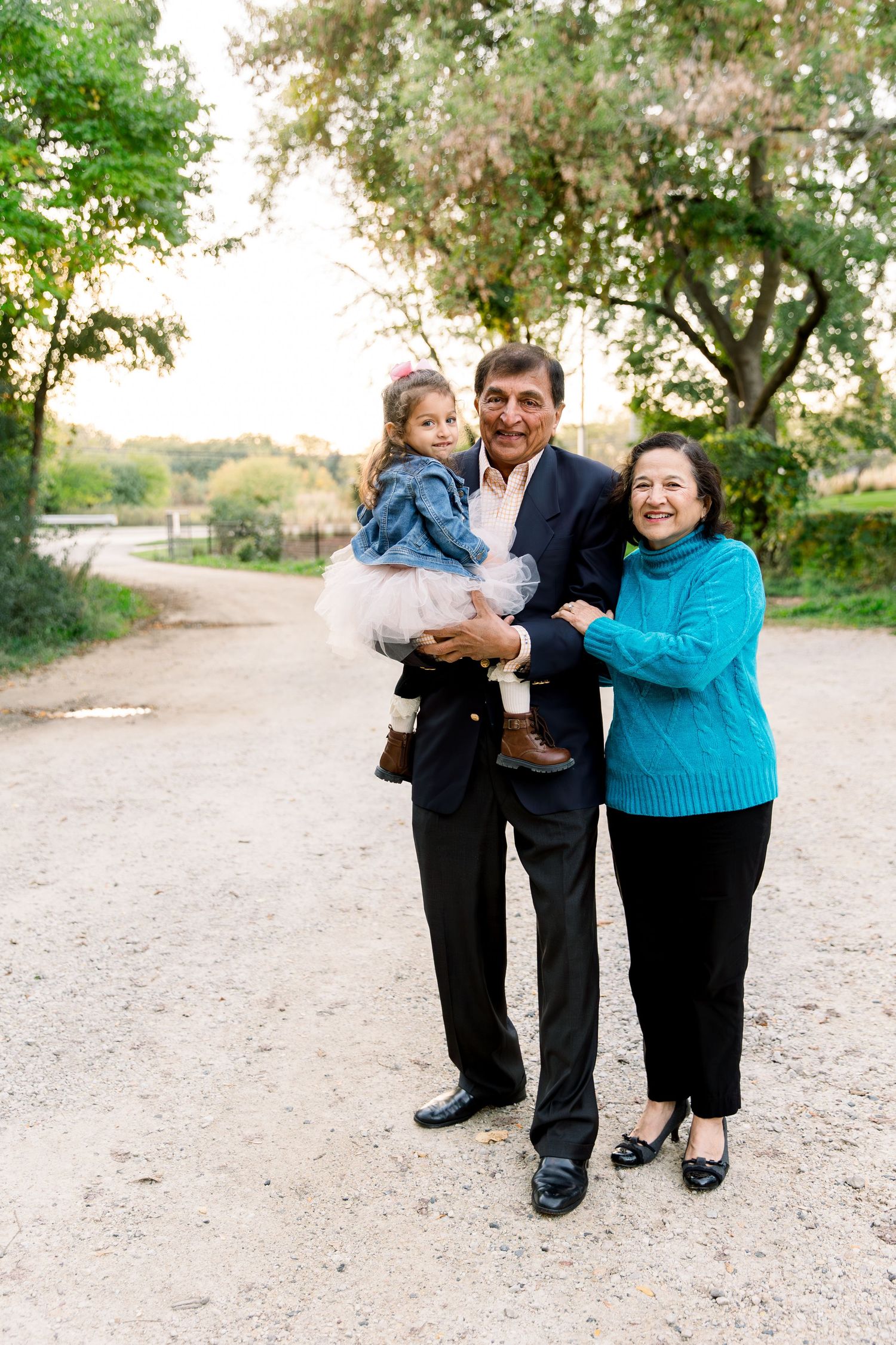 Family photography, outdoor fall chicago suburbs mini session for extended family with grandparents