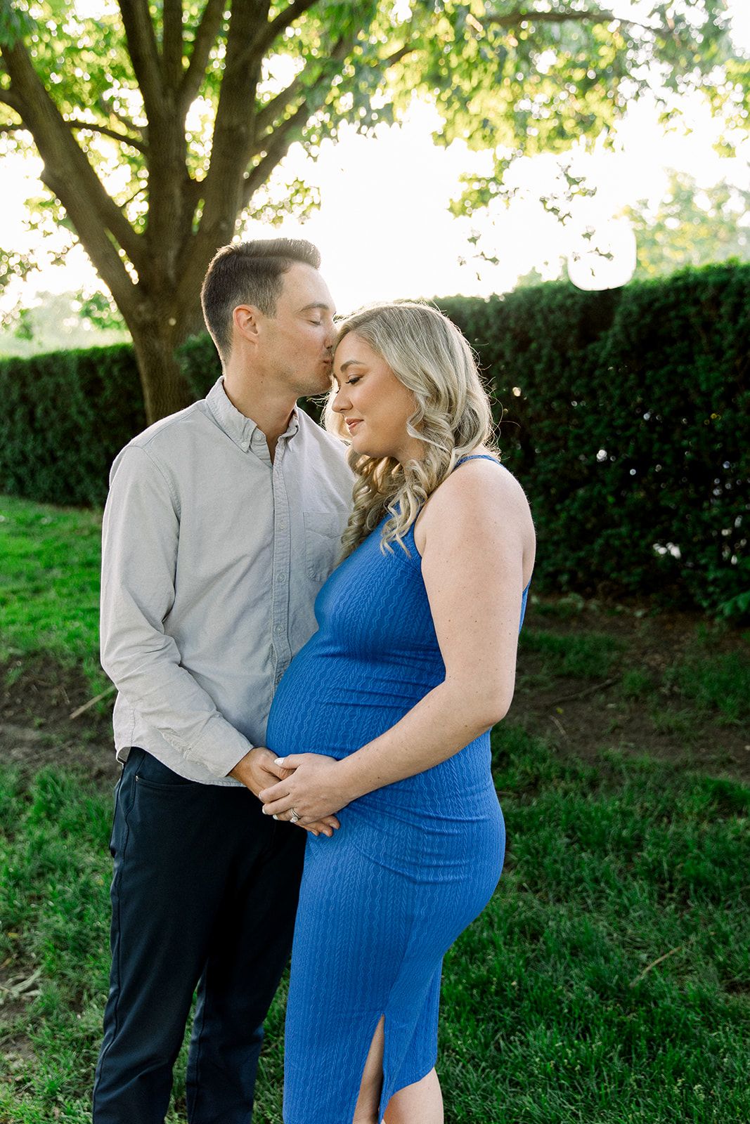 Maternity photography near me, chicago pregnancy photoshoot in the chicago suburbs, Naperville riverwalk portrait