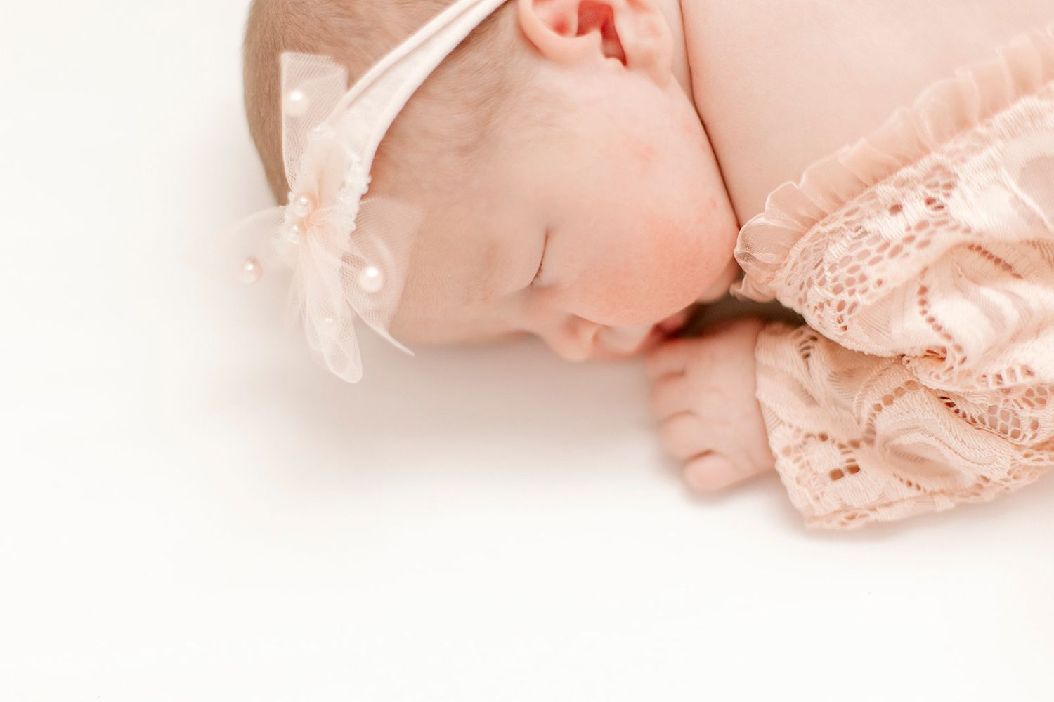 Chicago newborn photographer, in home newborn photoshoot for a young family