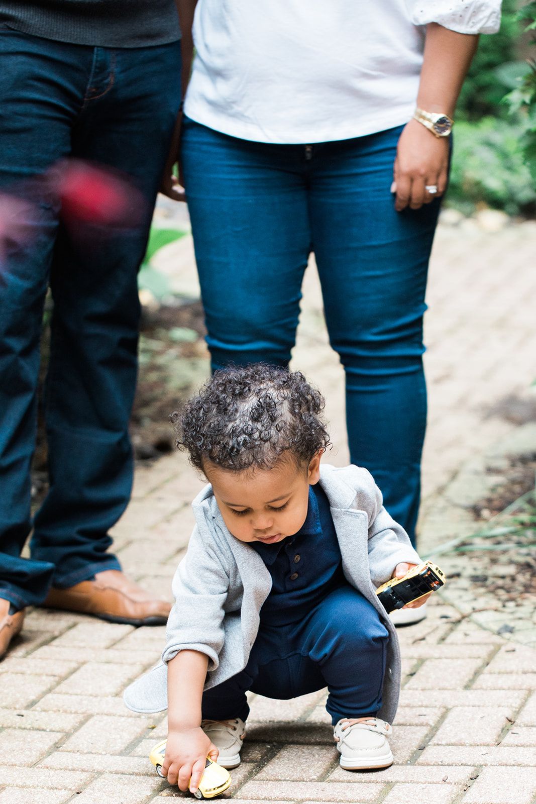 Family photography near me, outdoor home mini session for a young family