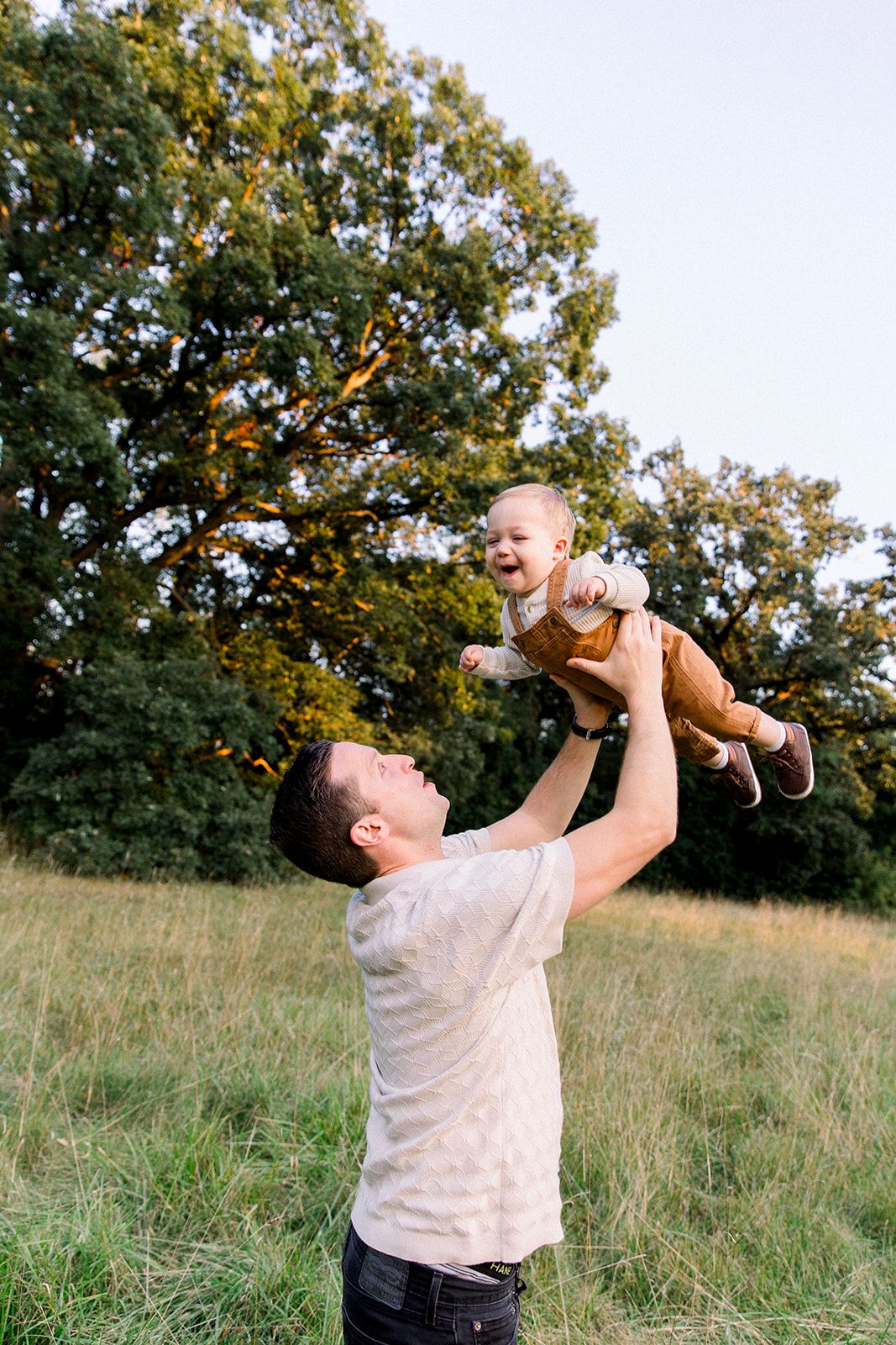 family photographers, fall outdoor mini session for a chicago suburban young family in schaumburg