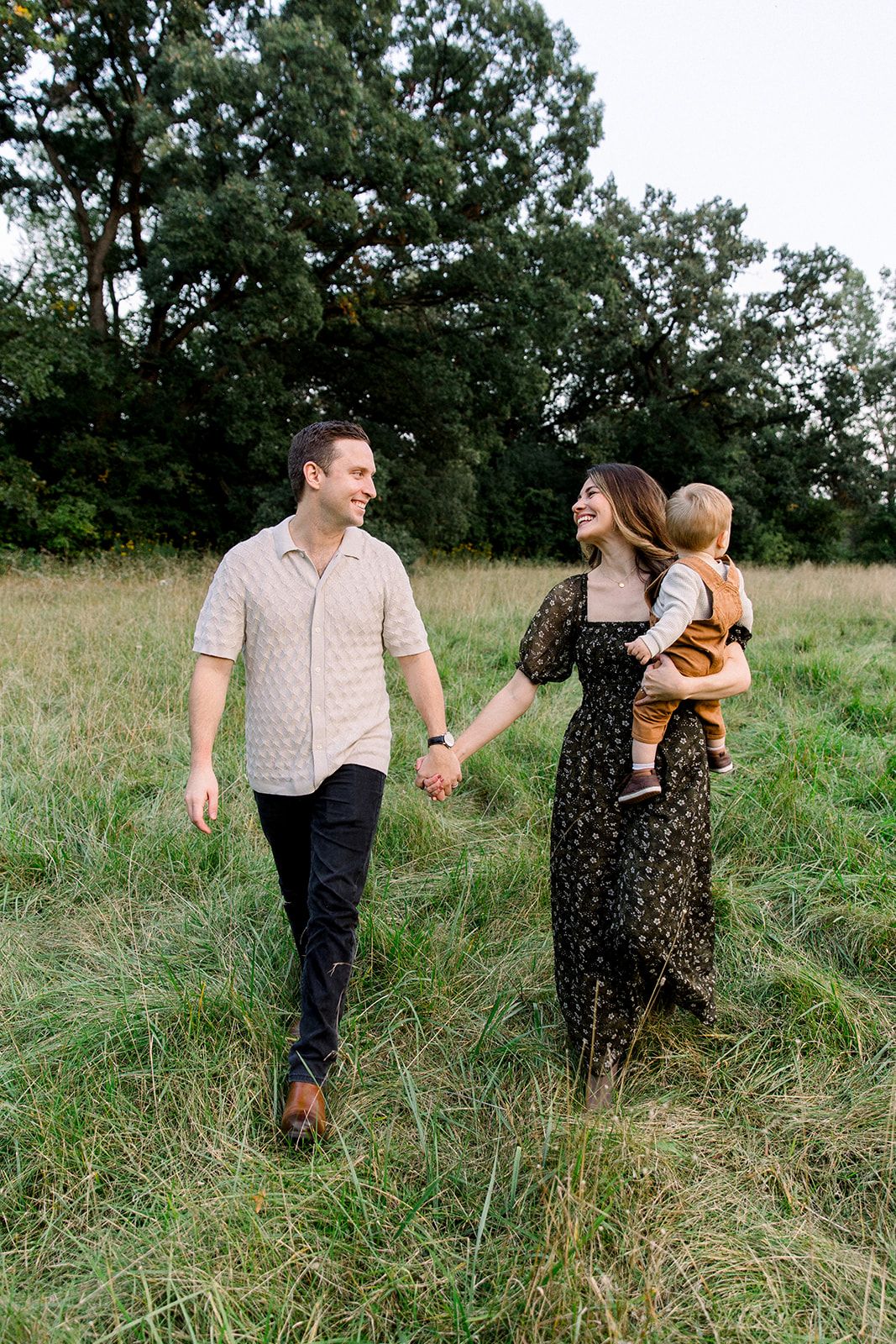 family photographers, fall outdoor mini session for a chicago suburban young family in schaumburg
