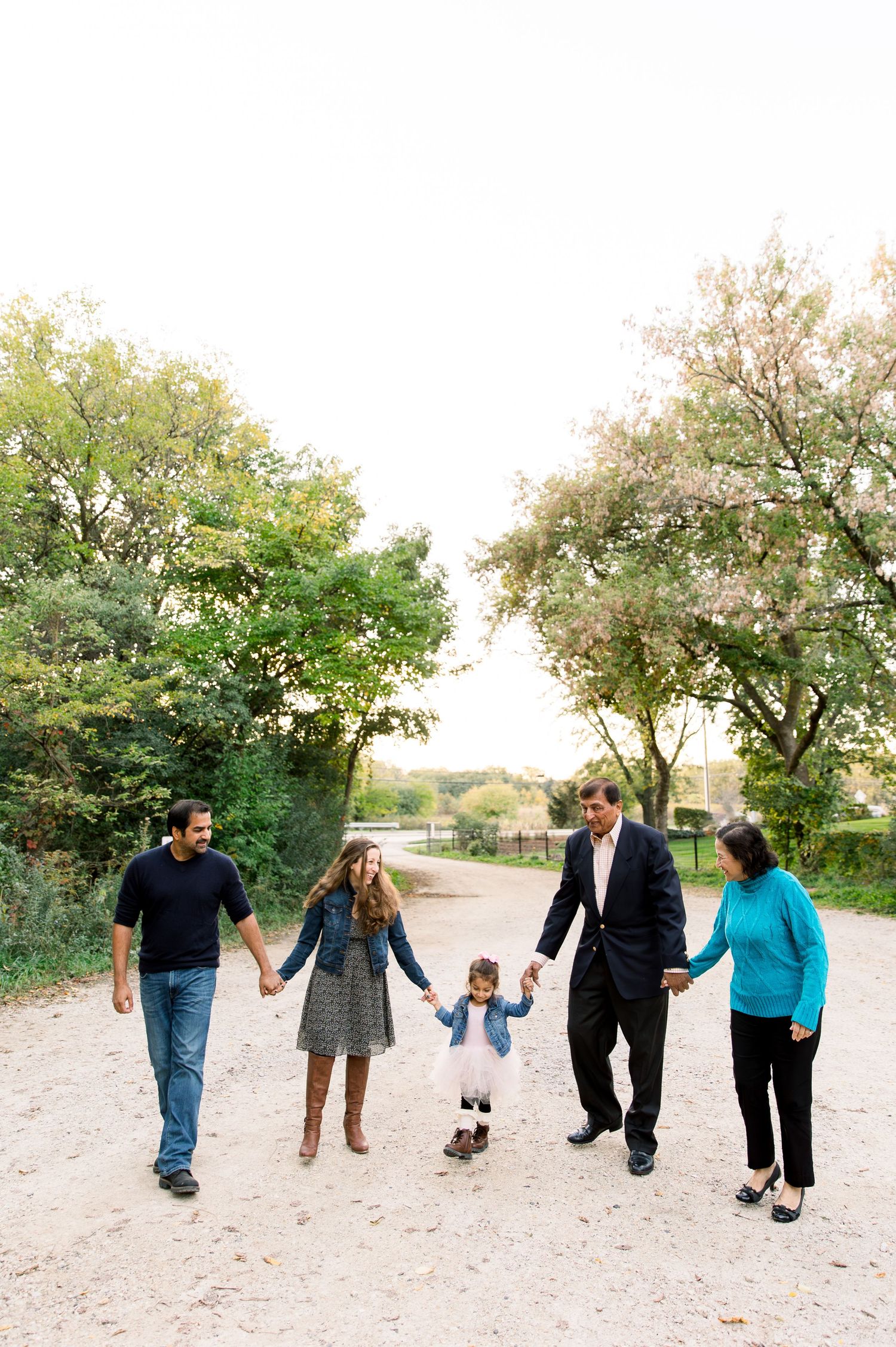 Family photography, outdoor fall chicago suburbs mini session for extended family with grandparents