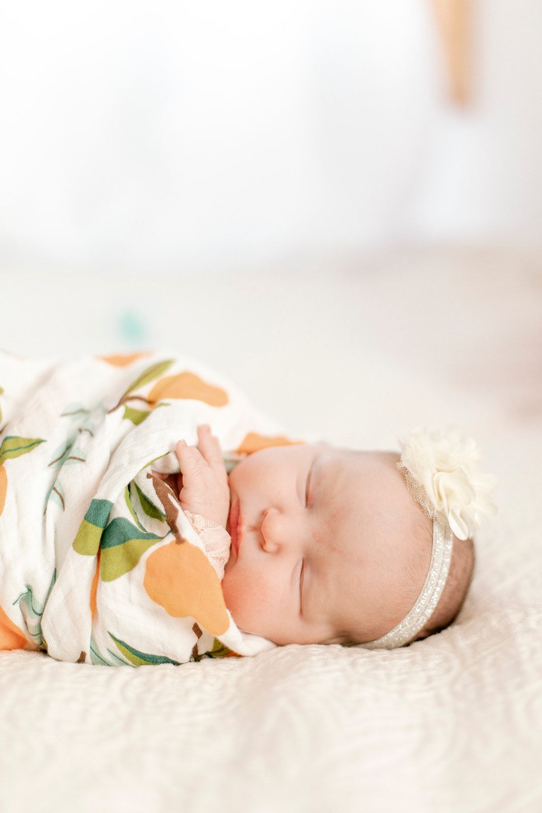 Chicago newborn photographer, in home newborn photoshoot for a young family