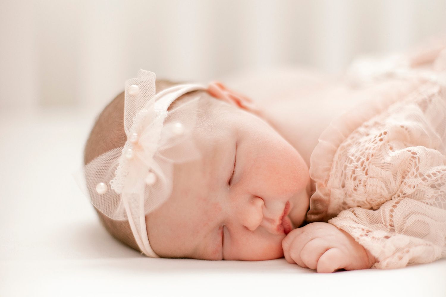 Chicago newborn photographer, in home newborn photoshoot for a young family