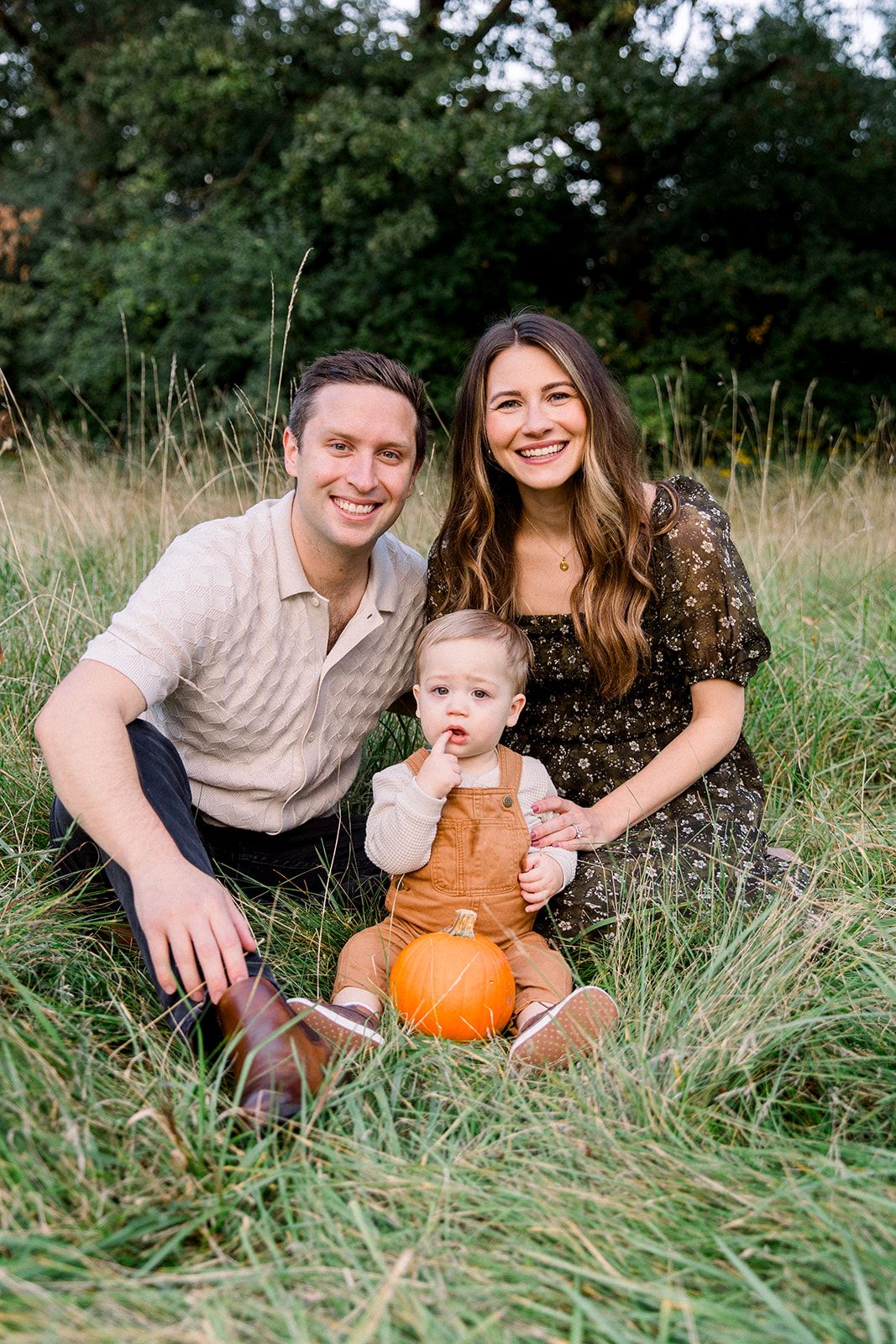 family photographers, fall outdoor mini session for a chicago suburban young family in schaumburg