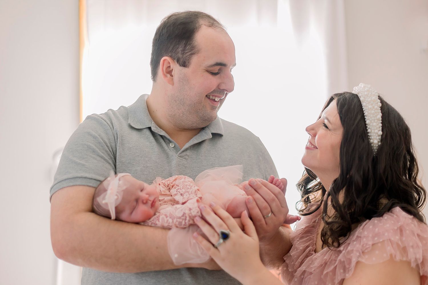 Chicago newborn photographer, in home newborn photoshoot for a young family