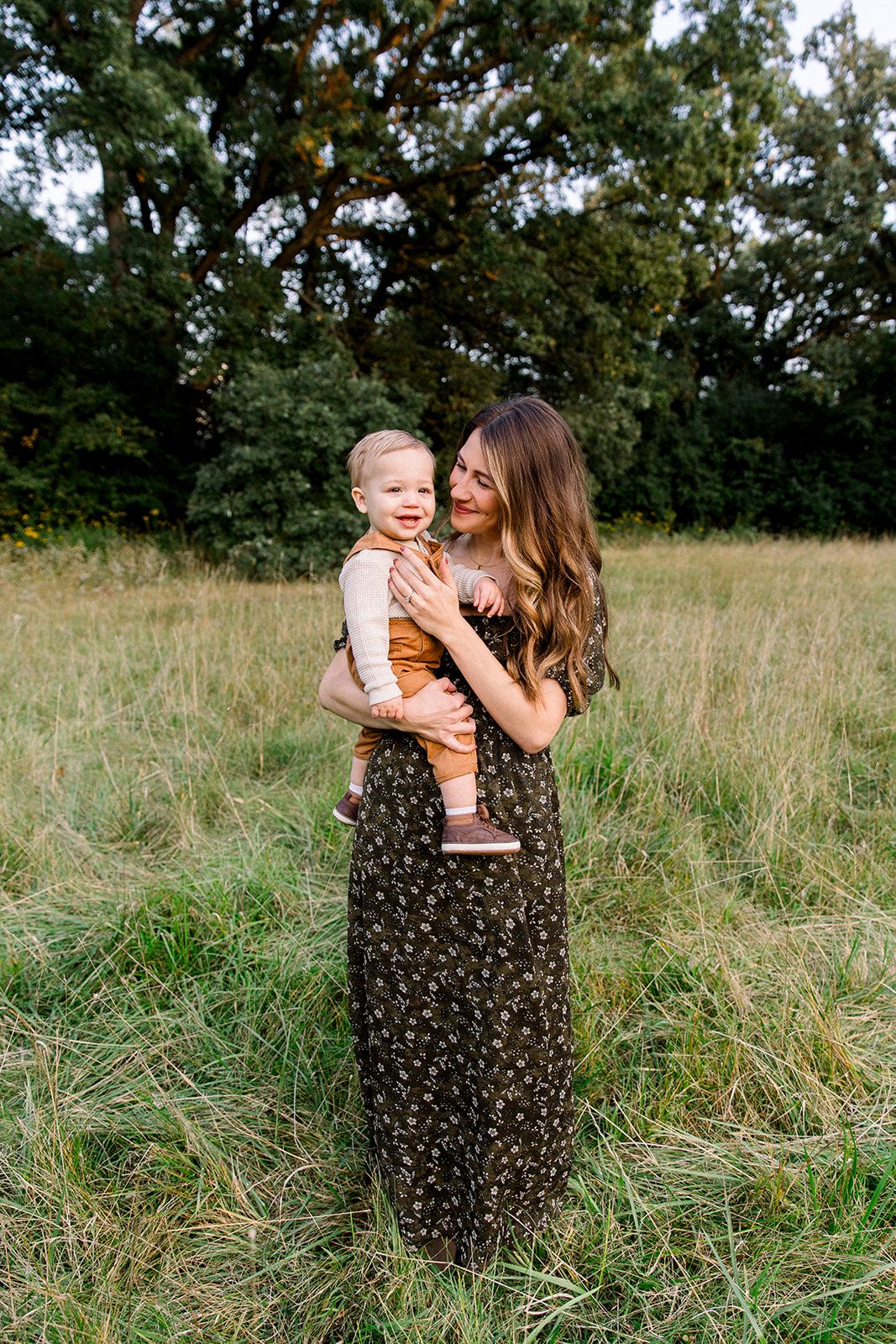 family photographers, fall outdoor mini session for a chicago suburban young family in schaumburg