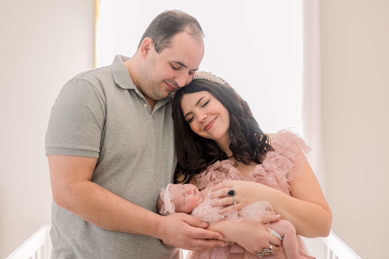 Chicago newborn photographer, in home newborn photoshoot for a young family