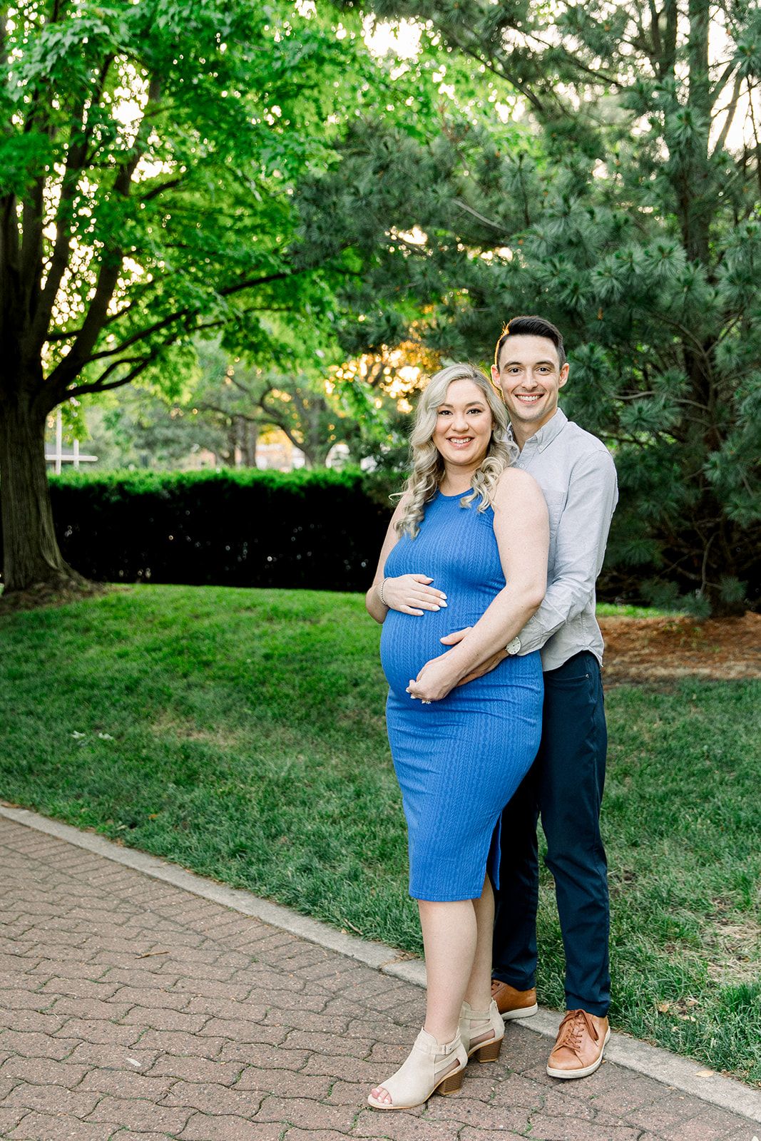 Maternity photography near me, chicago pregnancy photoshoot in the chicago suburbs, Naperville riverwalk portrait