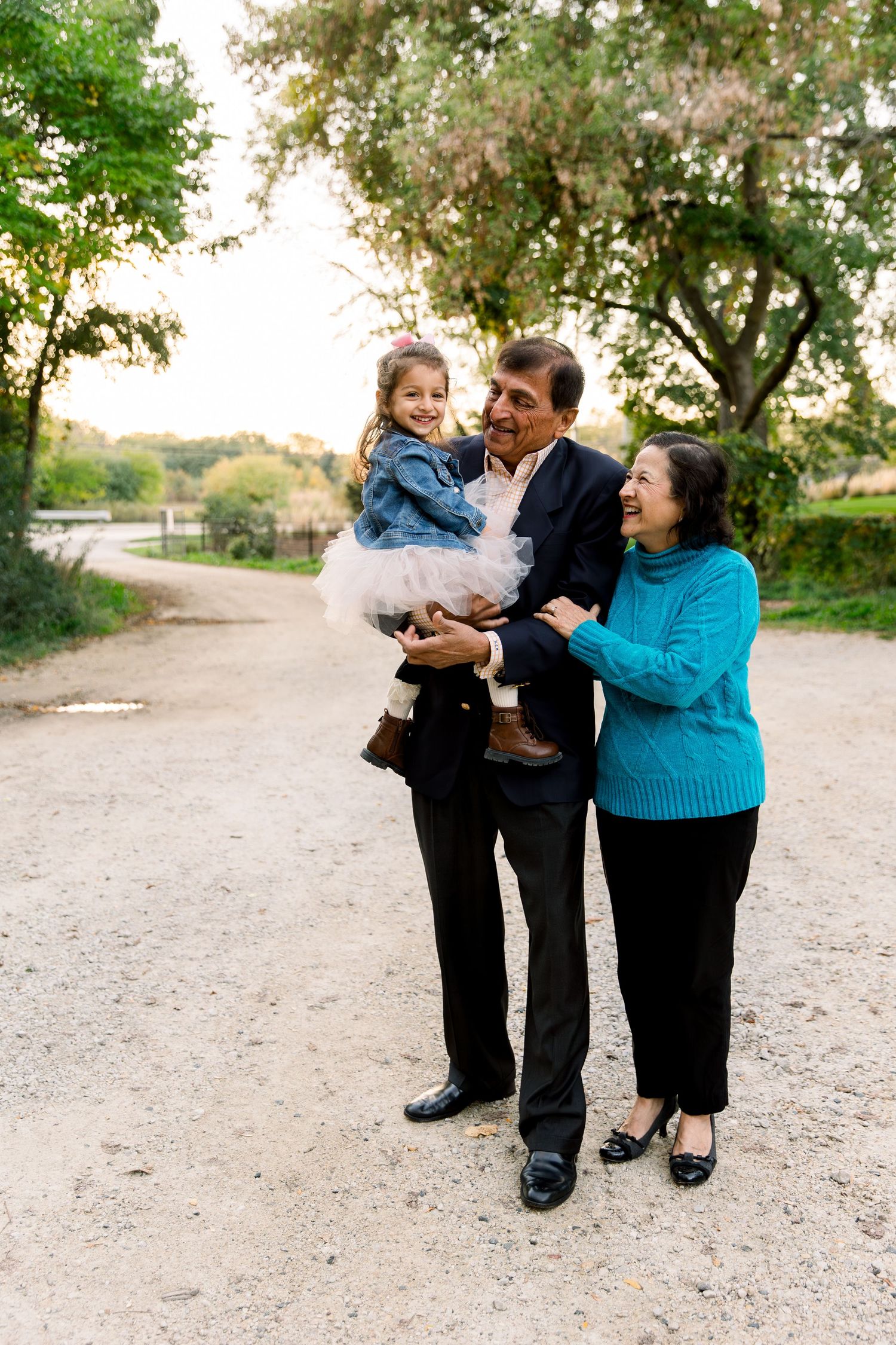 Family photography, outdoor fall chicago suburbs mini session for extended family with grandparents