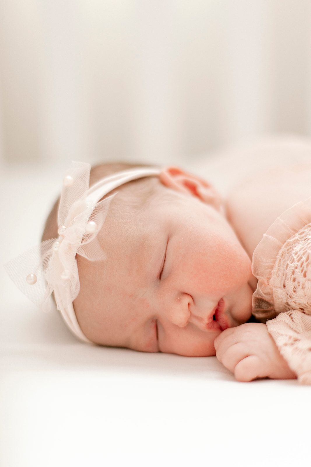 Chicago newborn photographer, in home newborn photoshoot for a young family
