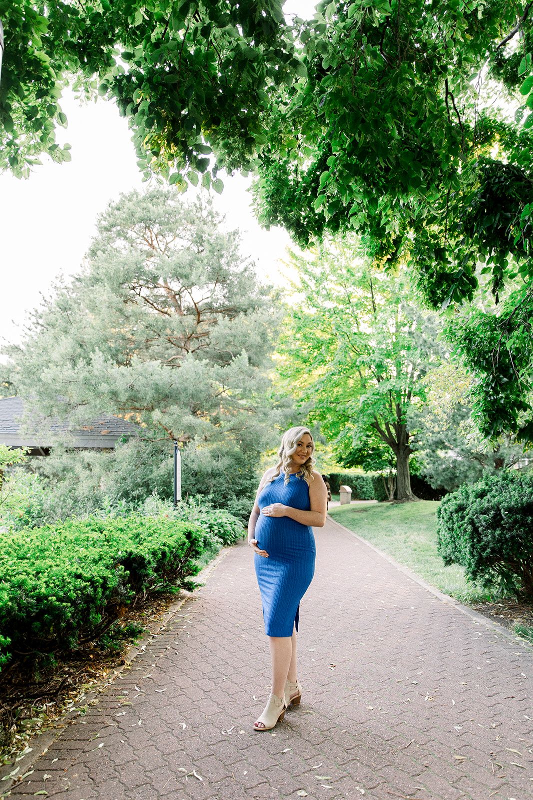 Maternity photography near me, chicago pregnancy photoshoot in the chicago suburbs, Naperville riverwalk portrait