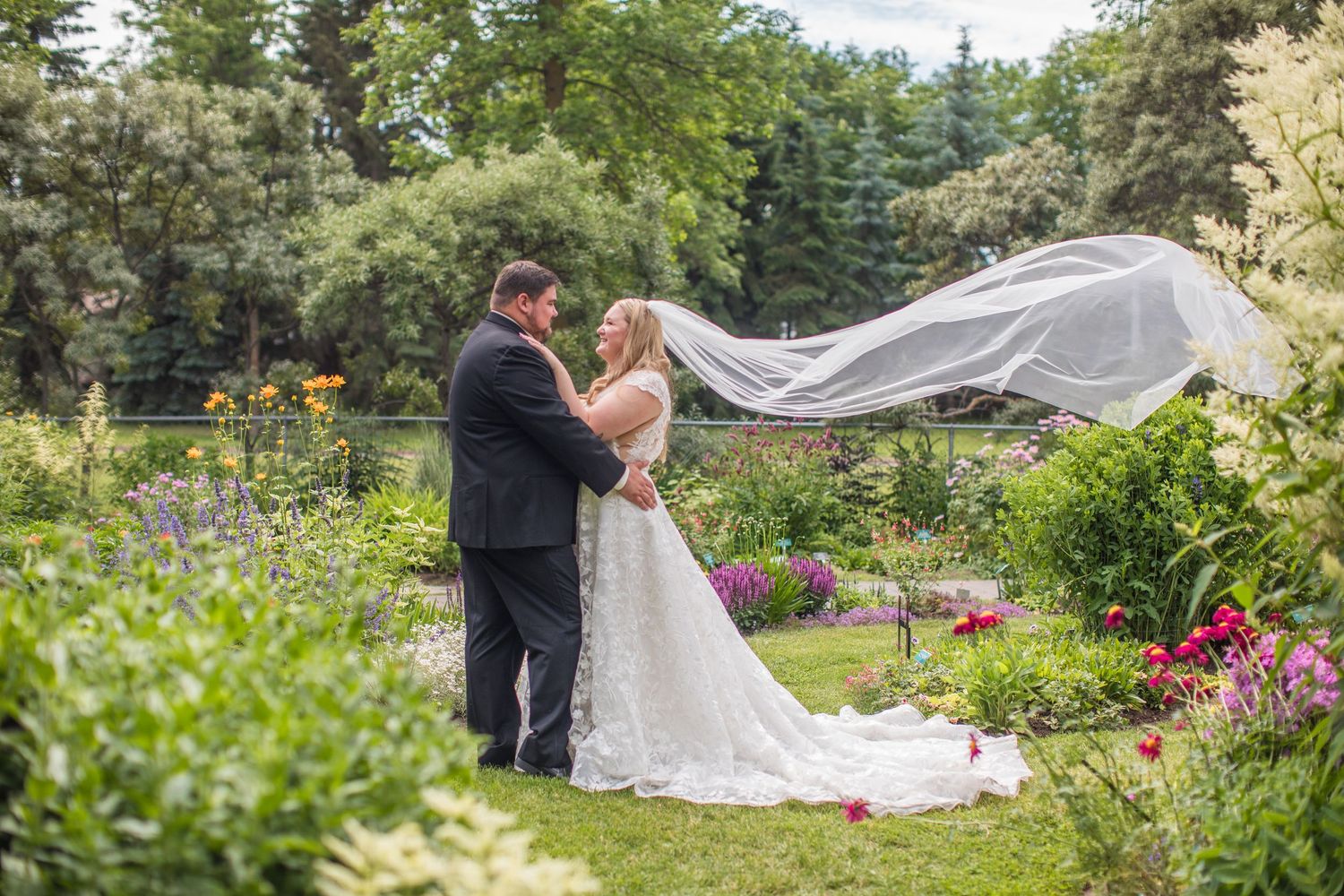 Two people photographed by Zoe Lauren Photography
