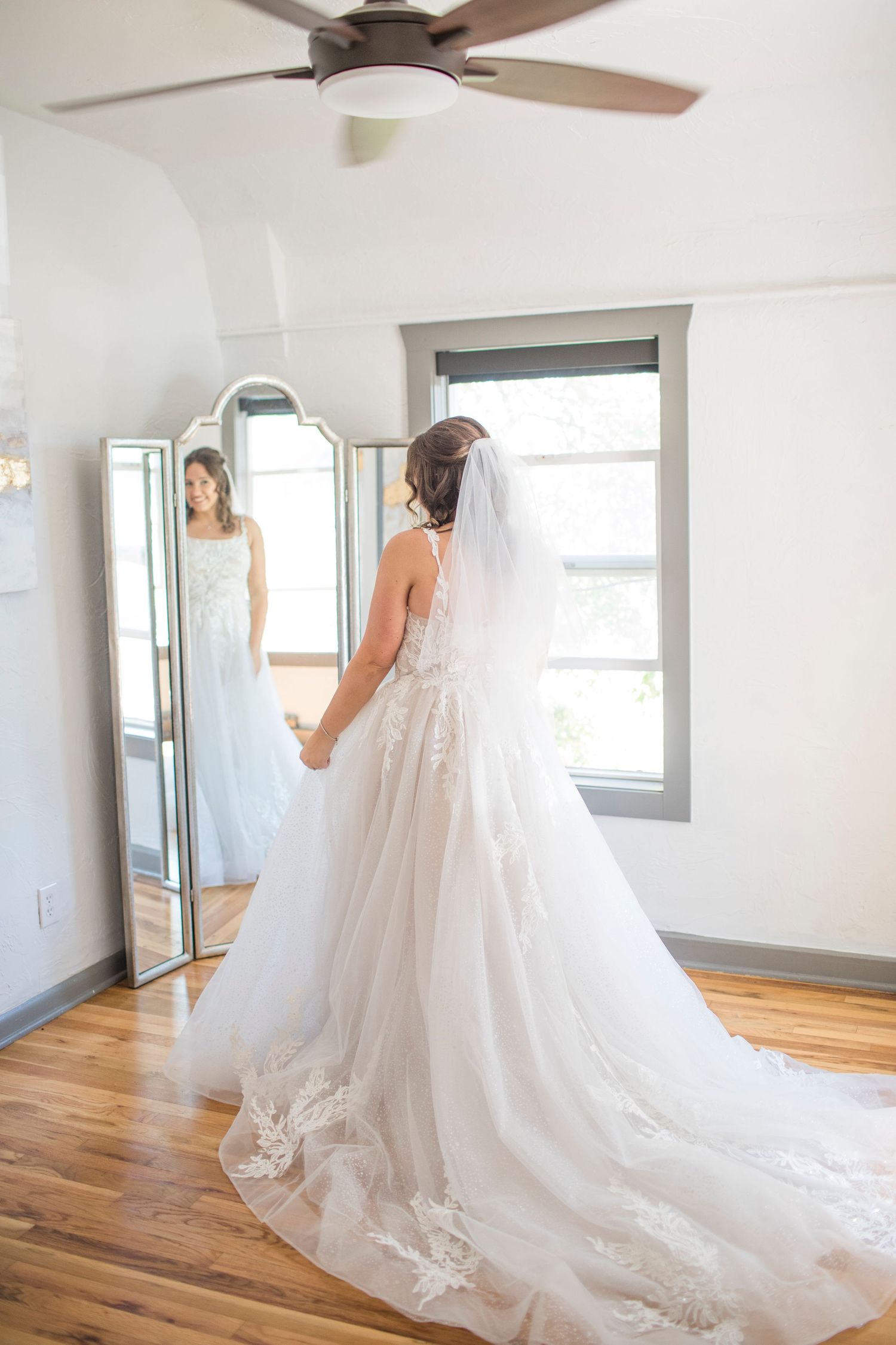 Two people photographed by Zoe Lauren Photography