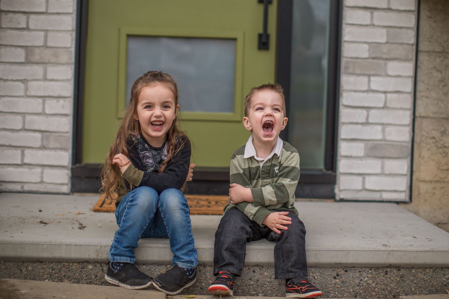 Two people photographed by Zoe Lauren Photography