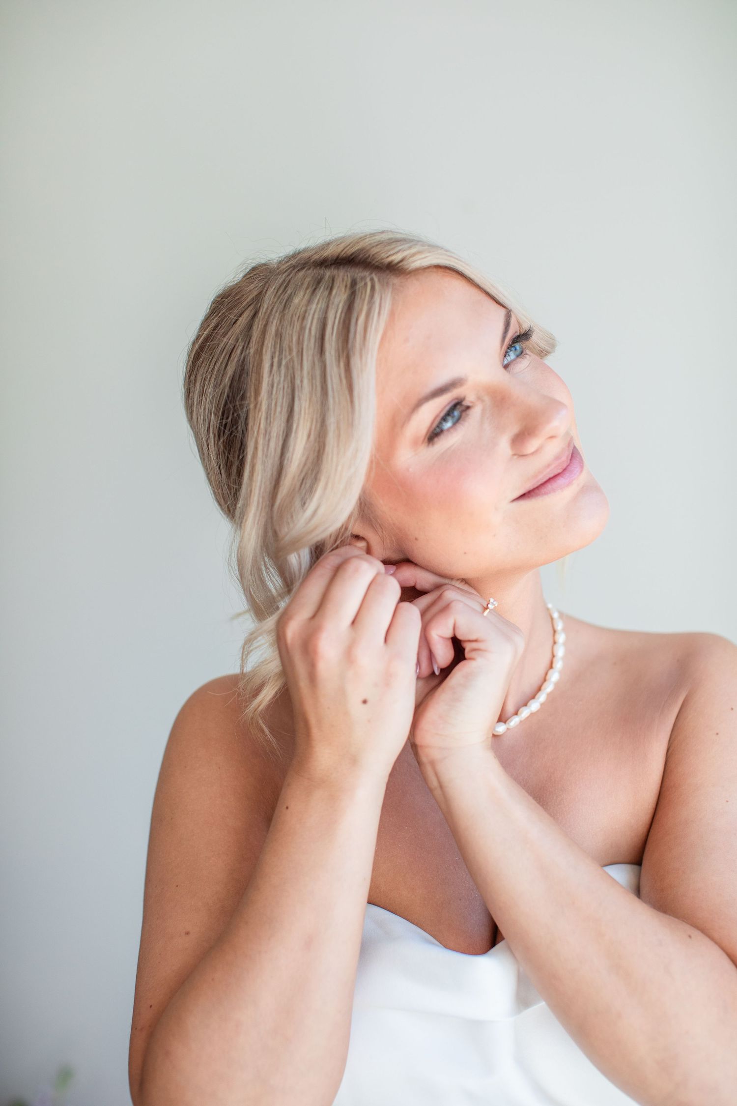 Two people photographed by Zoe Lauren Photography