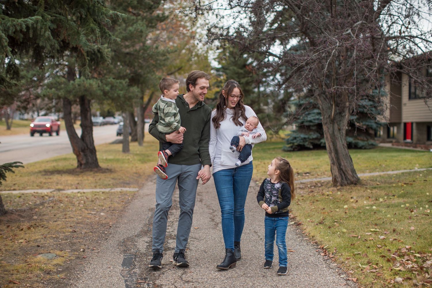 Two people photographed by Zoe Lauren Photography