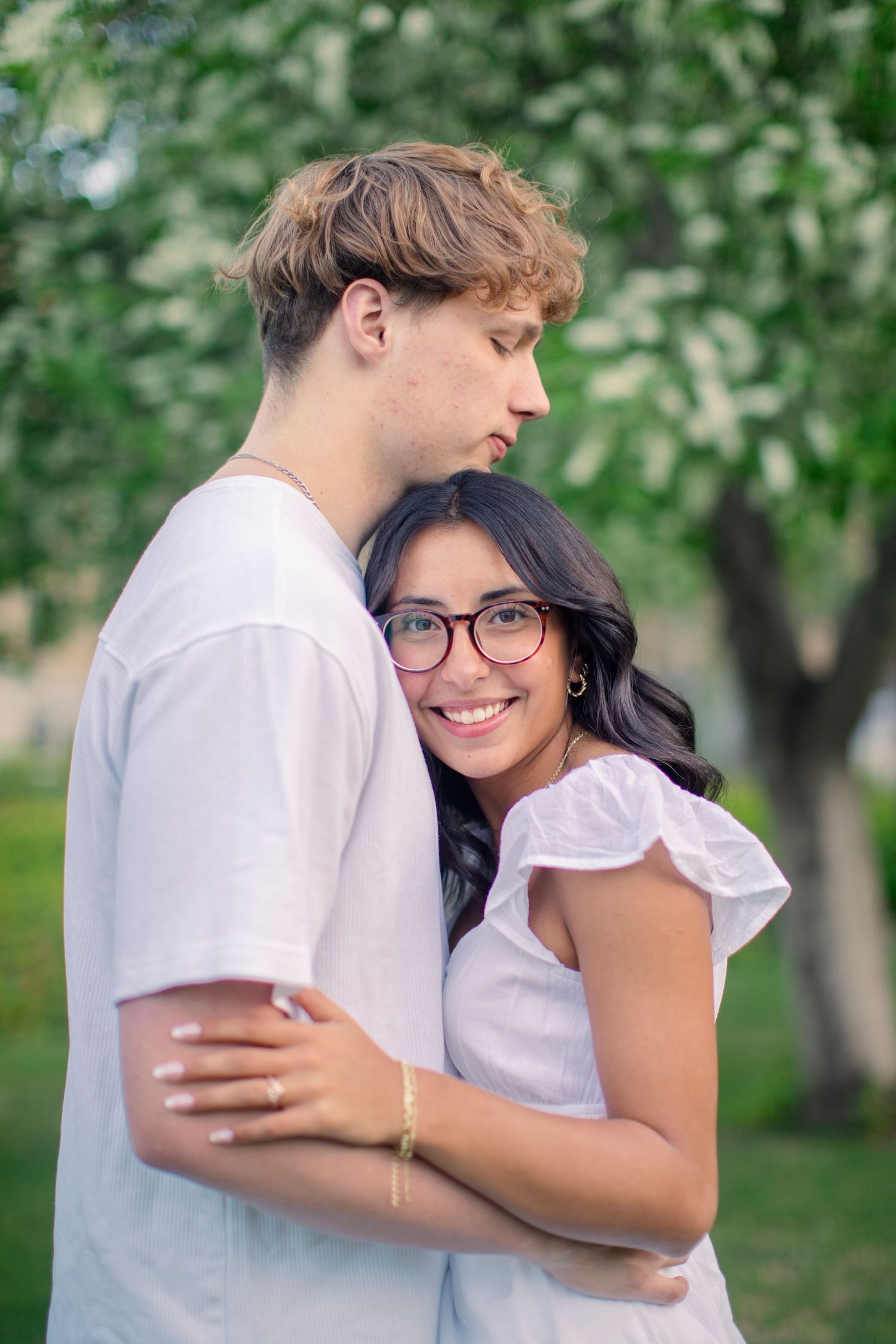 Two people photographed by Zoe Lauren Photography