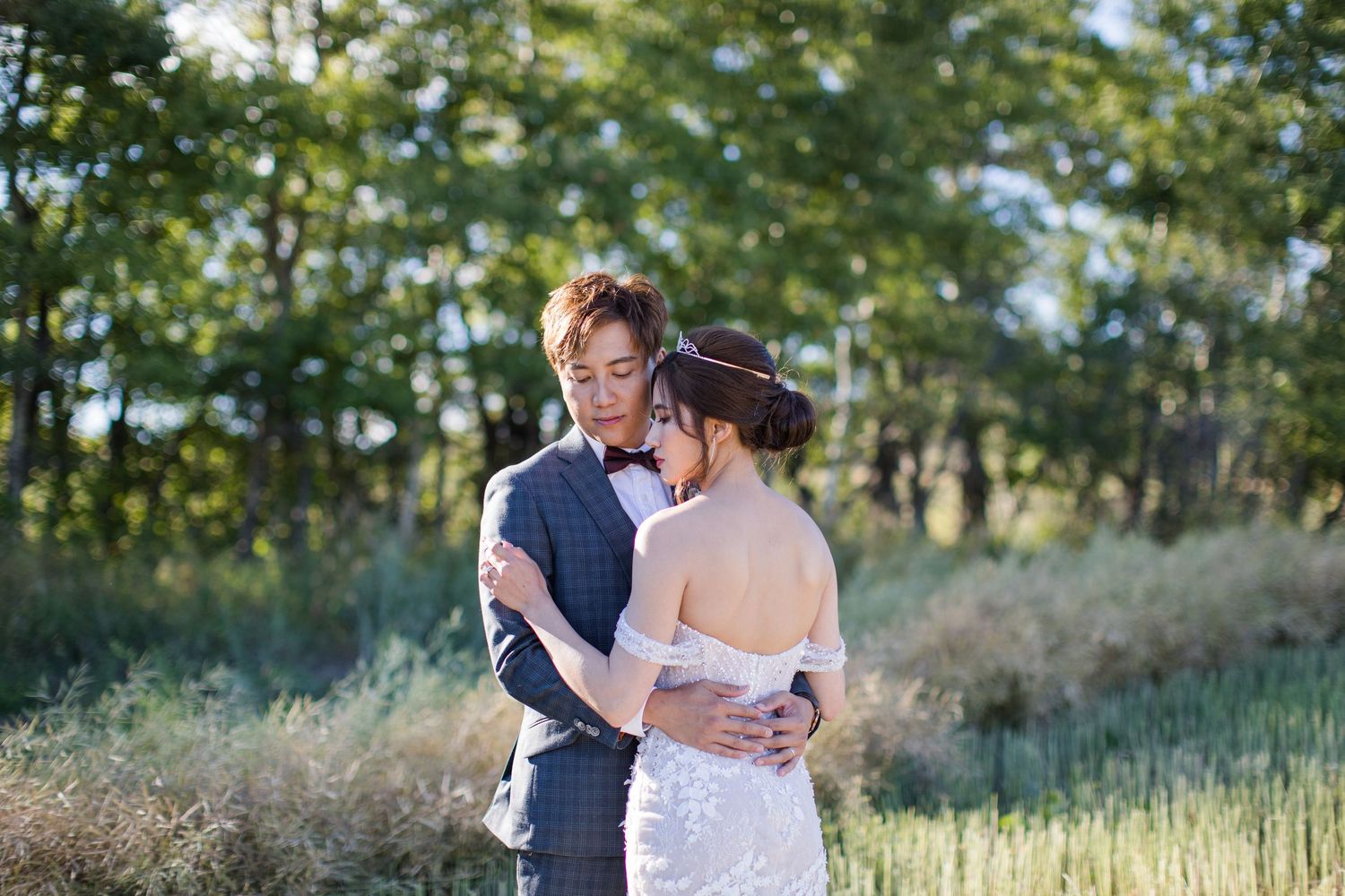 Two people photographed by Zoe Lauren Photography