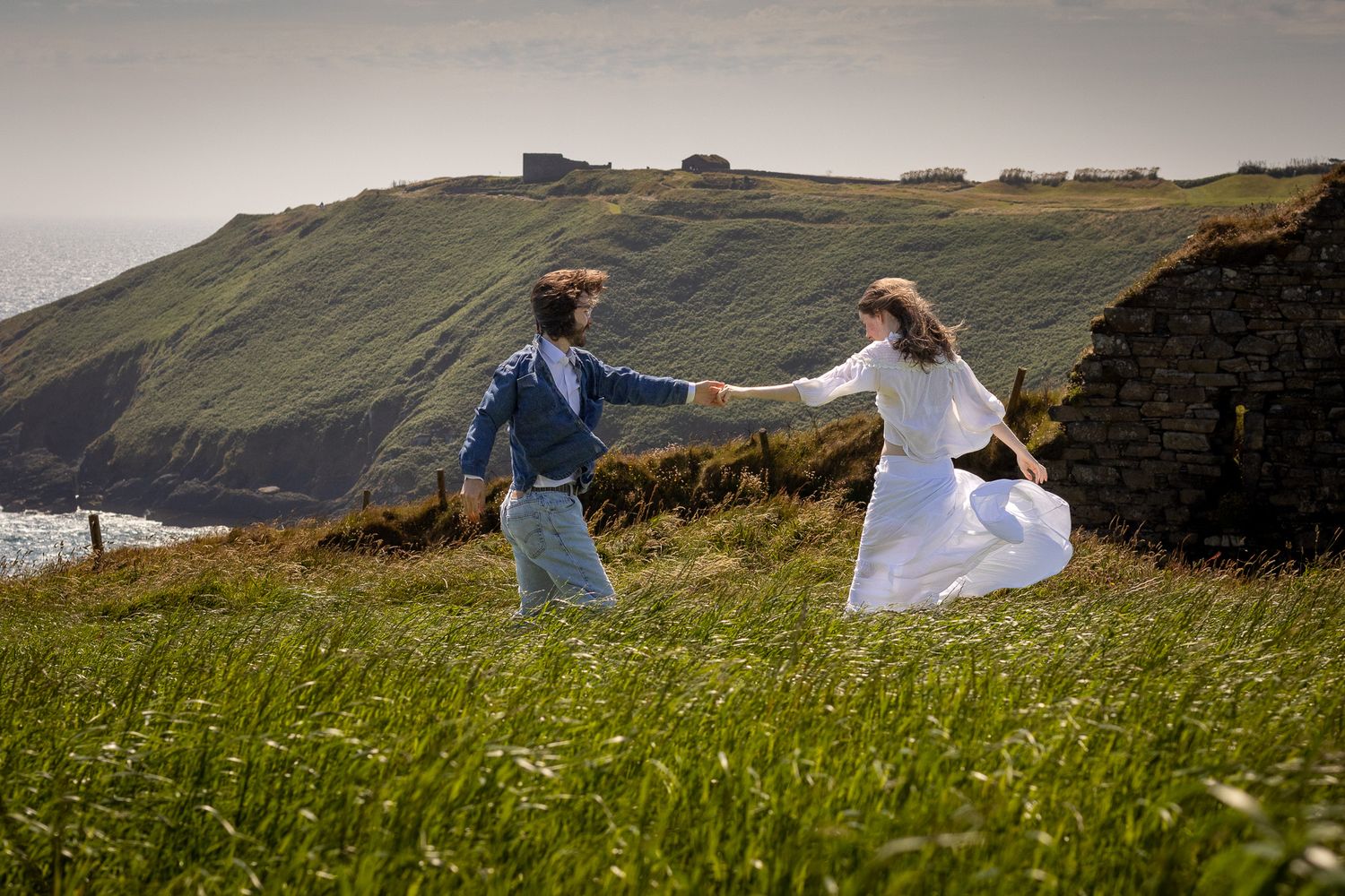 What to wear during a couple photoshoot in Ireland on the Old head of Kinsale