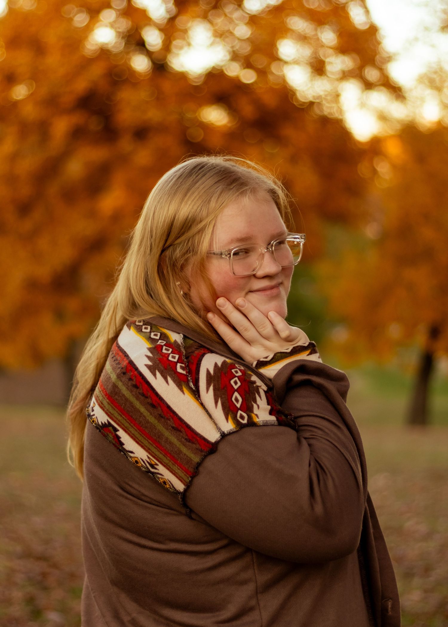 fall photo session, solo photo session, solo pose idea, close up portrait,