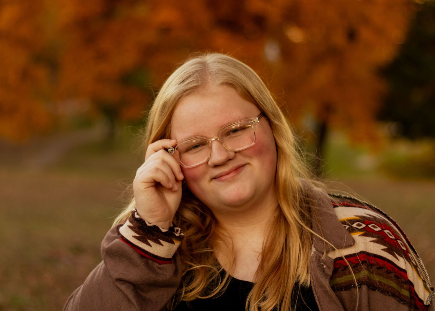 fall photo session, solo photo session, solo pose idea, close up portrait,