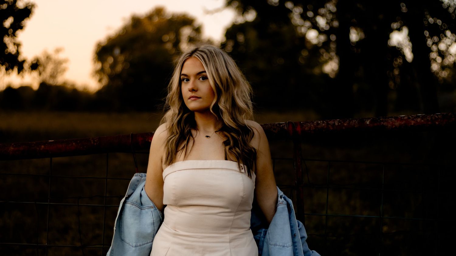 fall photo session, solo photo session, solo pose idea, close up portrait,