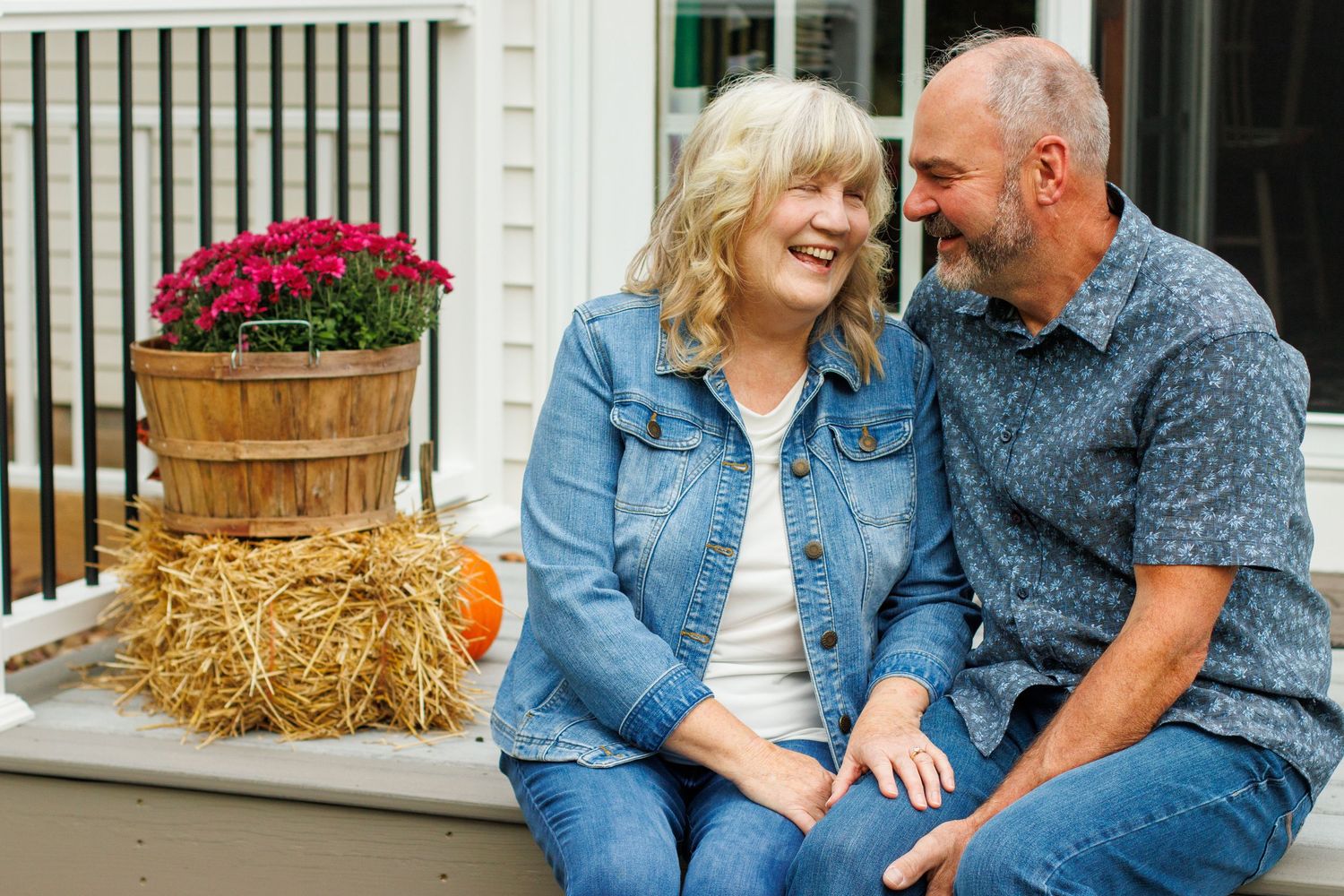 Couple laughing, outdoor mini session, Williamsport Pennsylvania