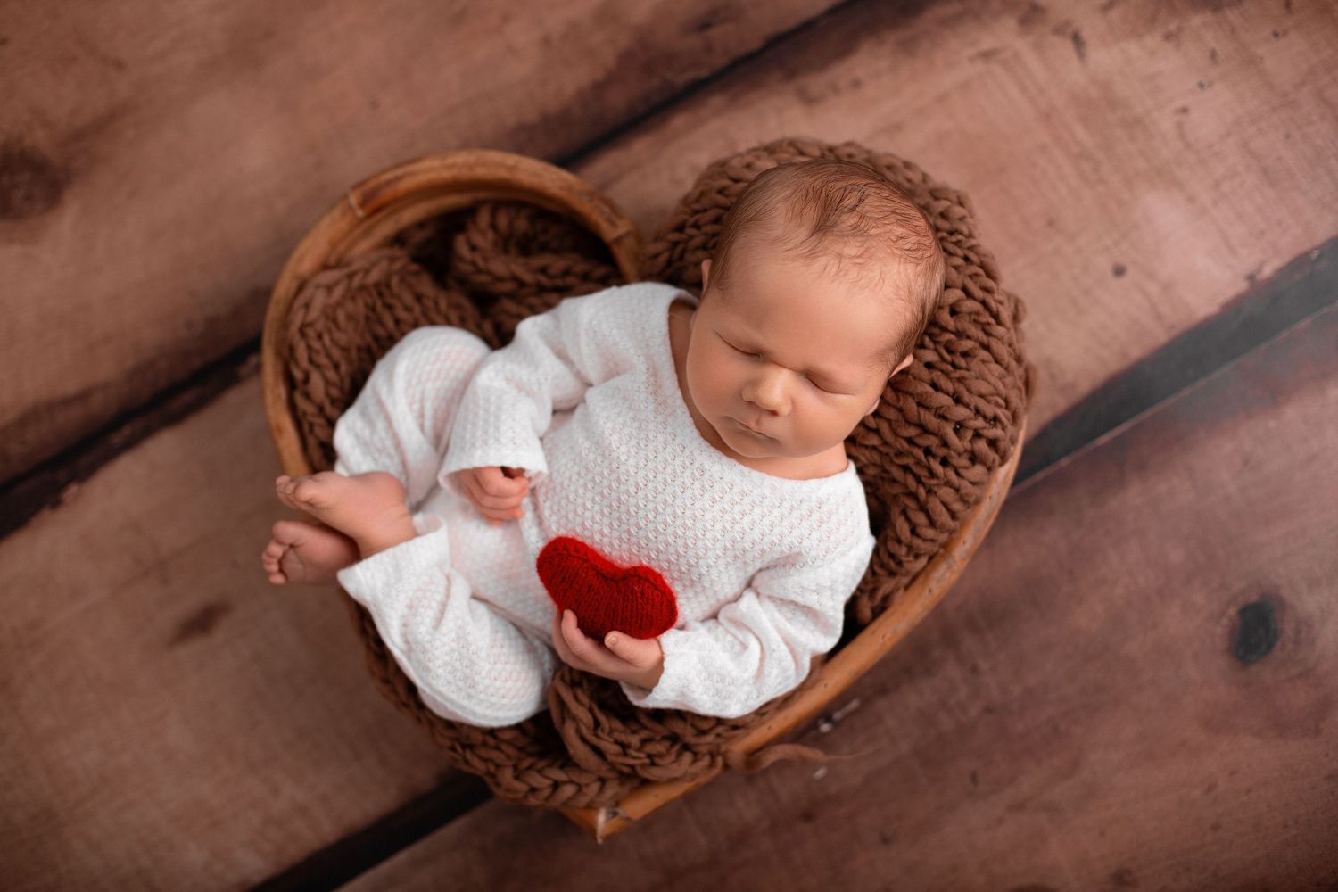 Newborn fotosesija Rīgā, mazulis ar vecākiem.