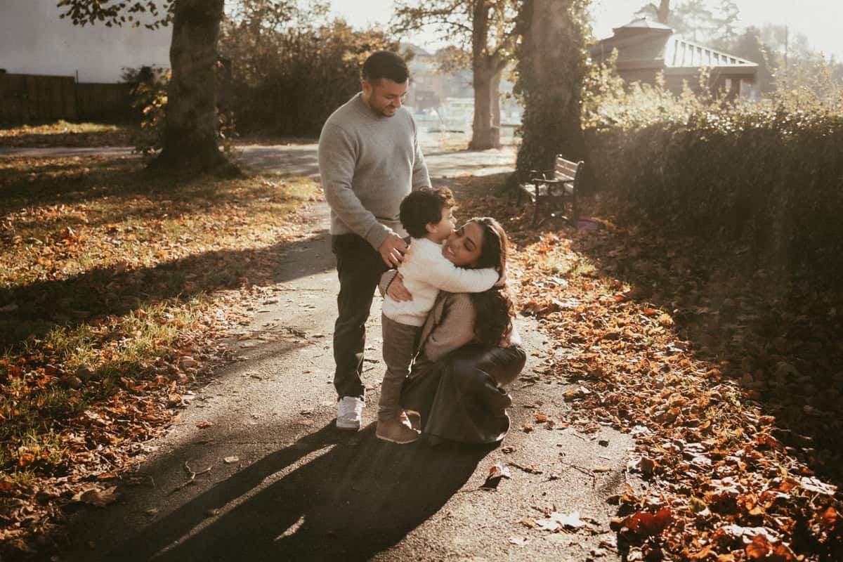 Visiting family photographed in Higginson Park by a family photographer in Marlow.
