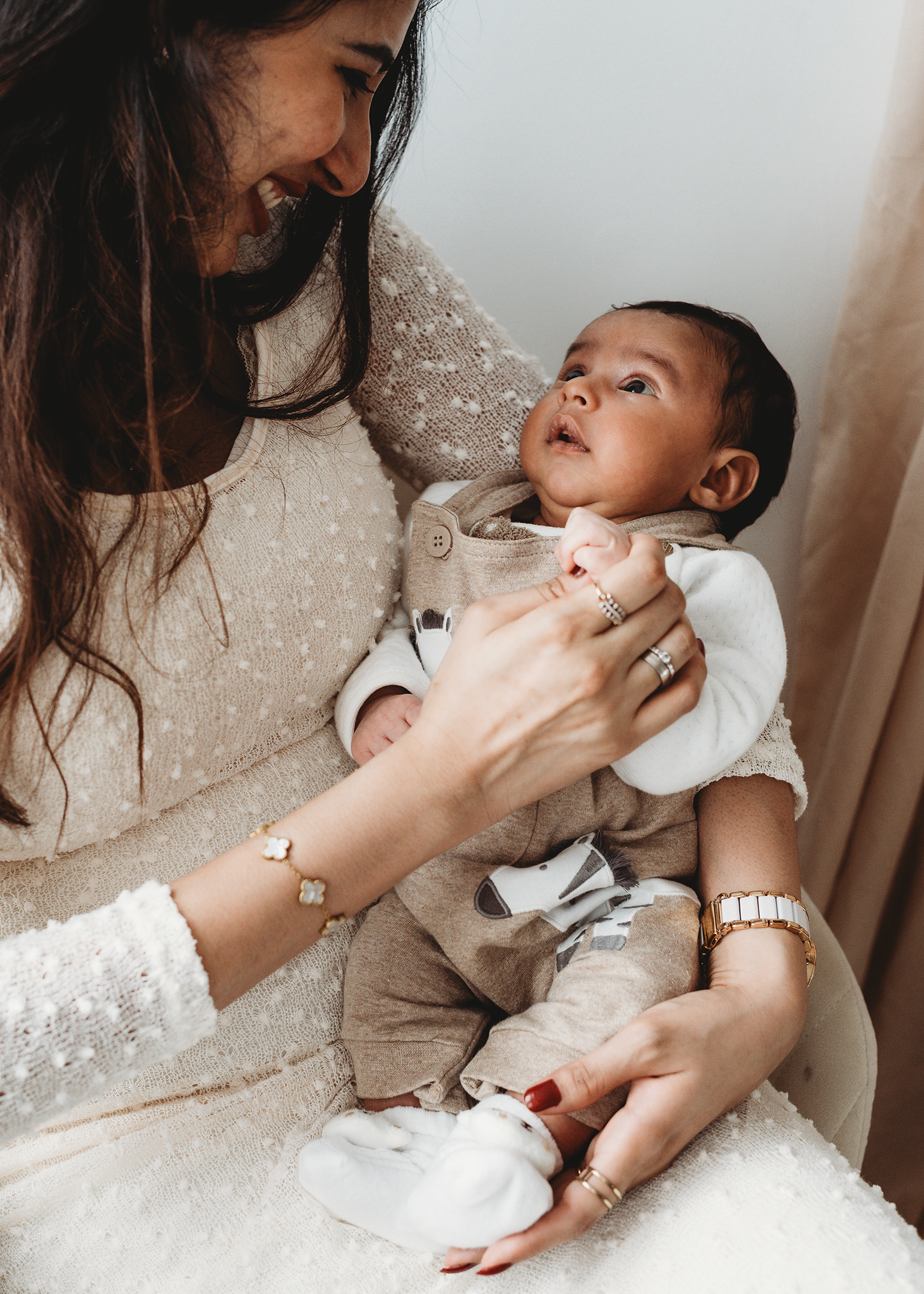 Natural newborn photography session with mum in Spalding Lincolnshire