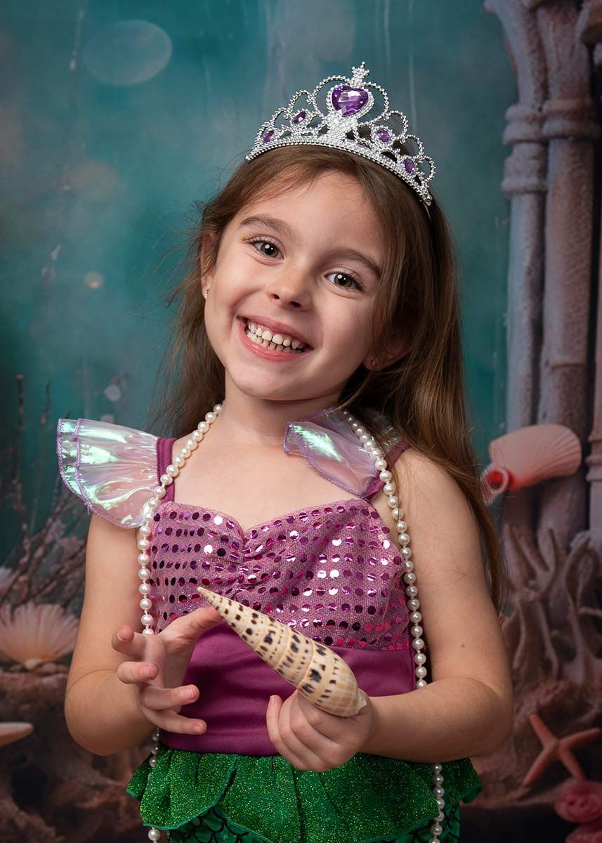 child mermaid portrait photoshoot girl holding seashell Spalding studio