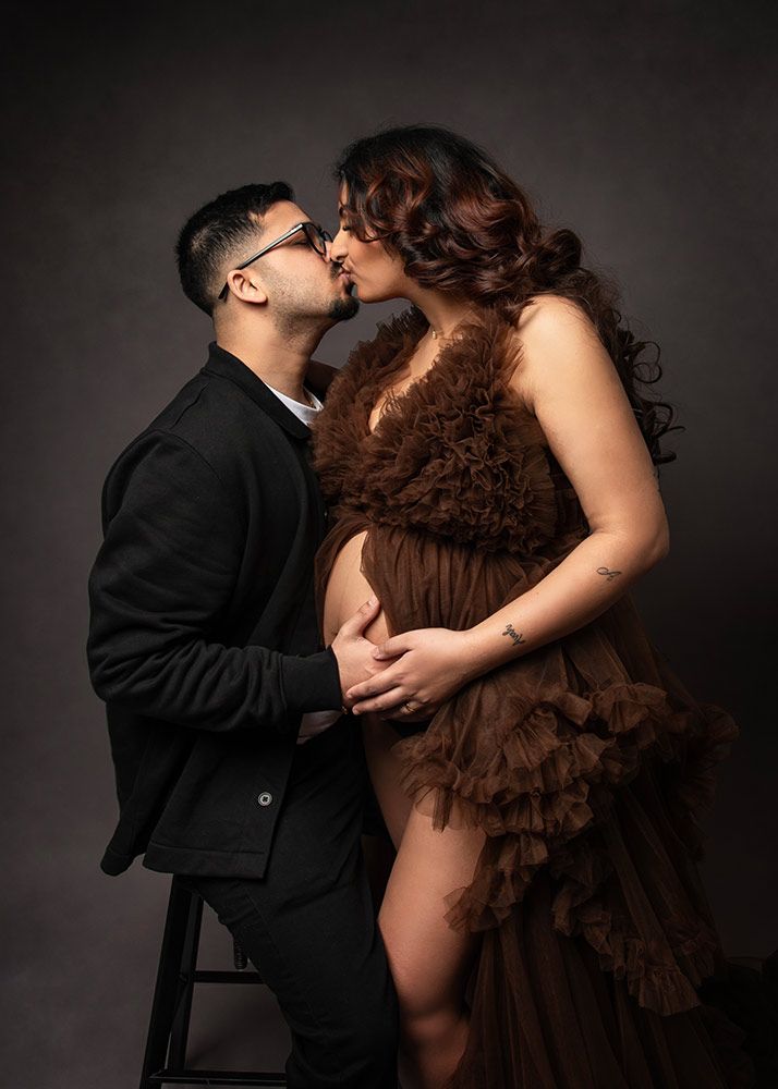 Luxury maternity session Spalding - expectant mum in beautiful tulle gown with artistic editing near Peterborough