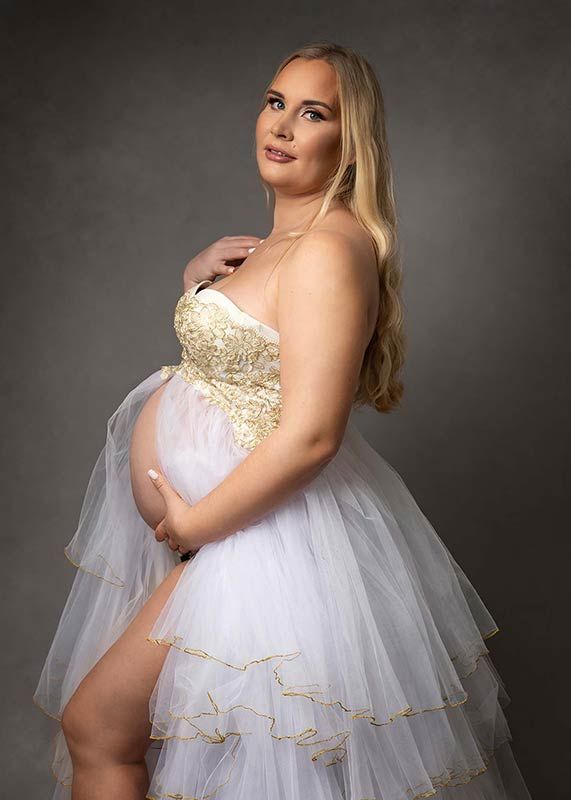maternity photoshoot Spalding Peterborough artistic pregnancy portrait studio