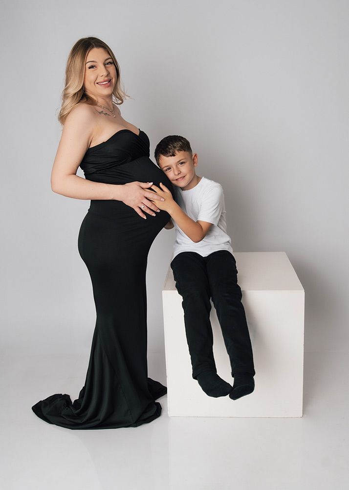 Natural and artistic maternity photography near Peterborough - guided posing with luxury maternity gowns