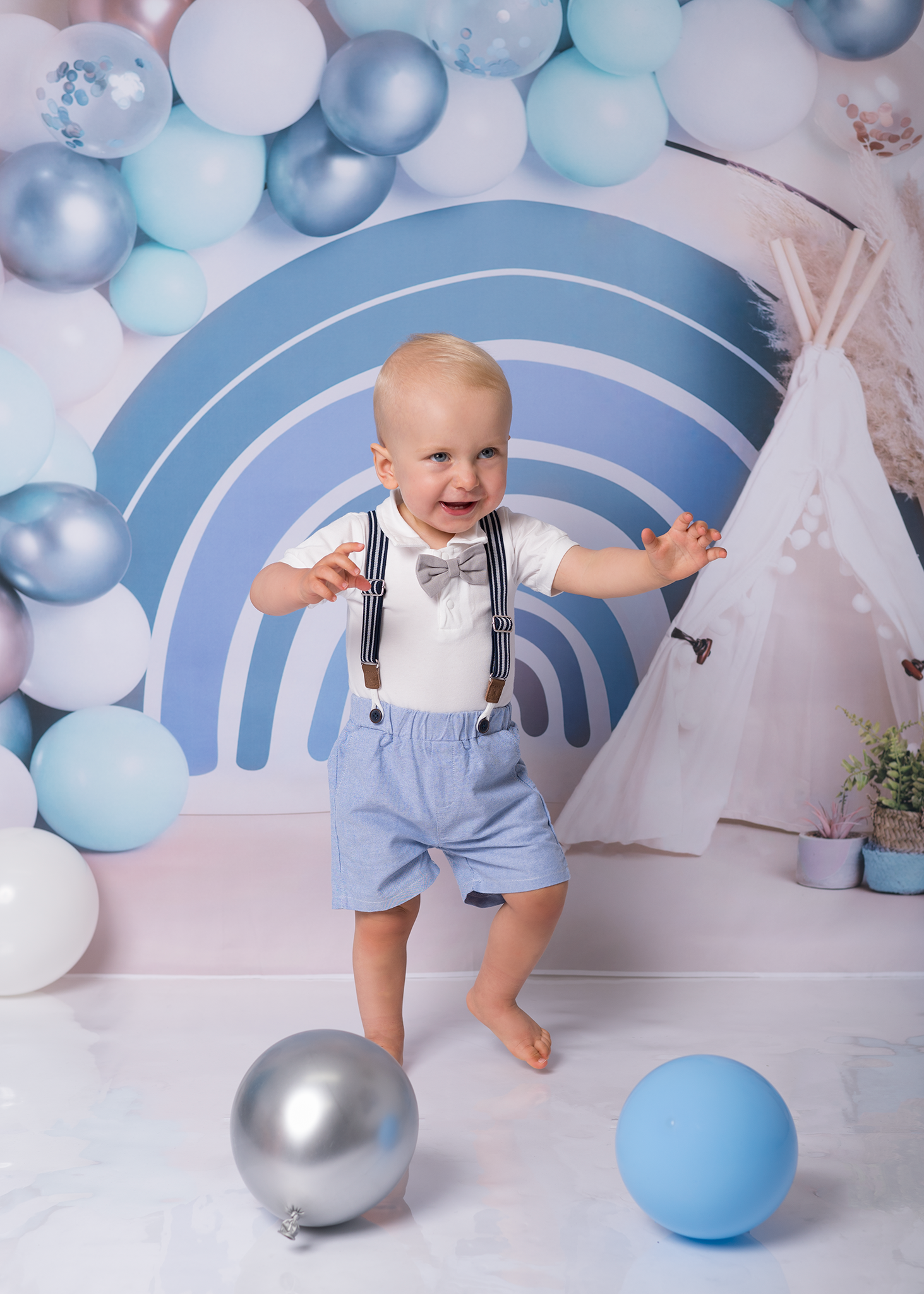 Cake smash session serving Peterborough and Bourne families from Spalding studio