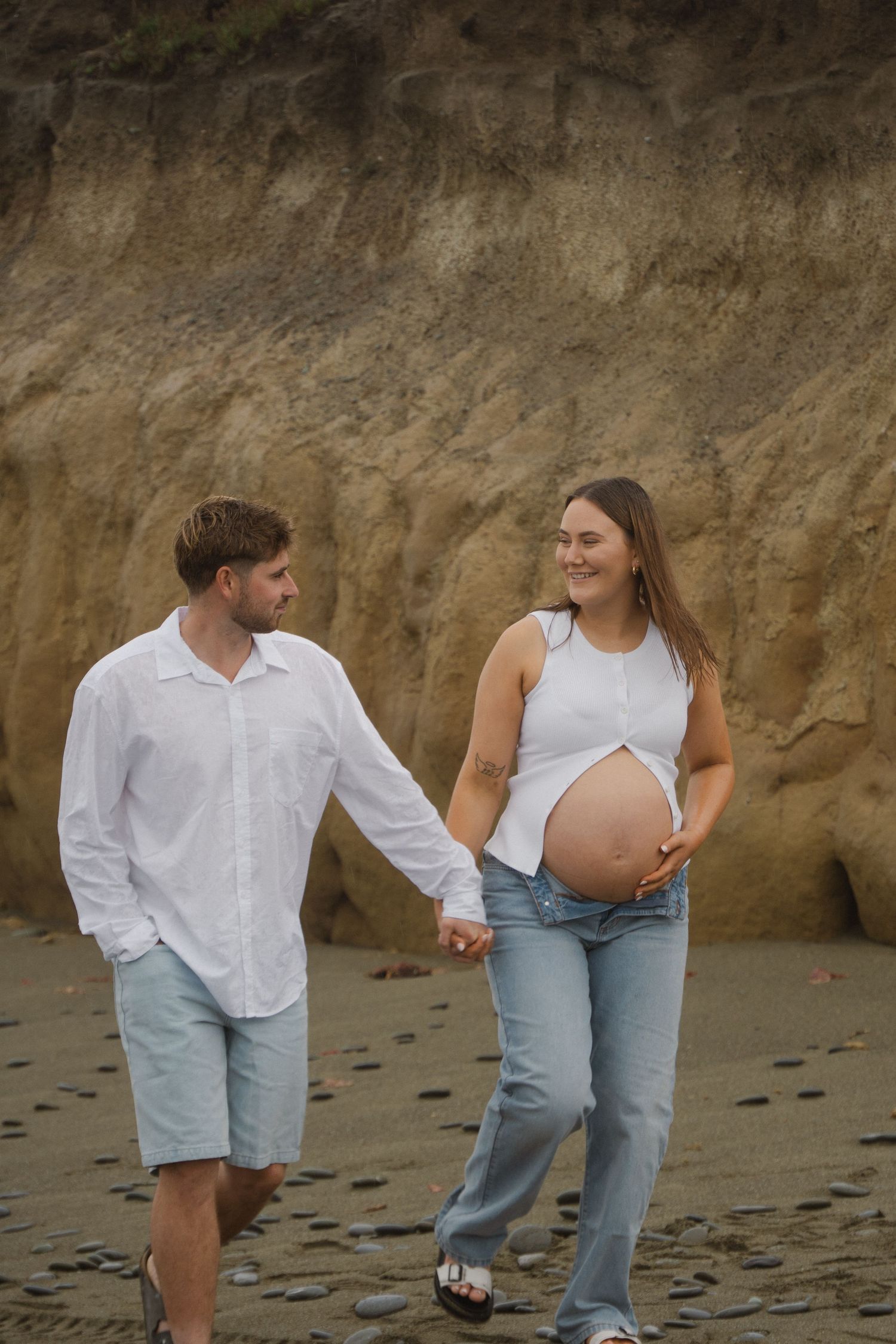 maternity session on the beach
